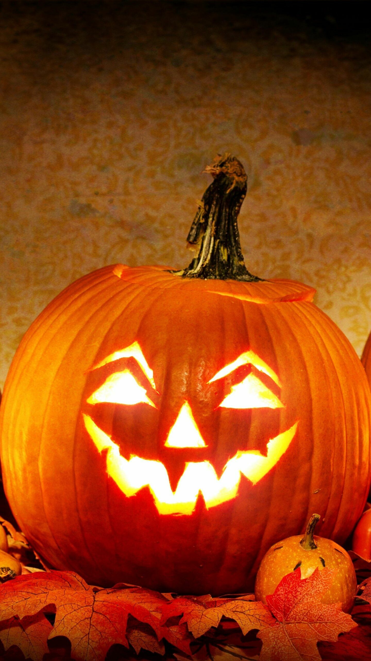 Halloween: An American holiday on October 31, Jack-o'-lantern. 1440x2560 HD Background.