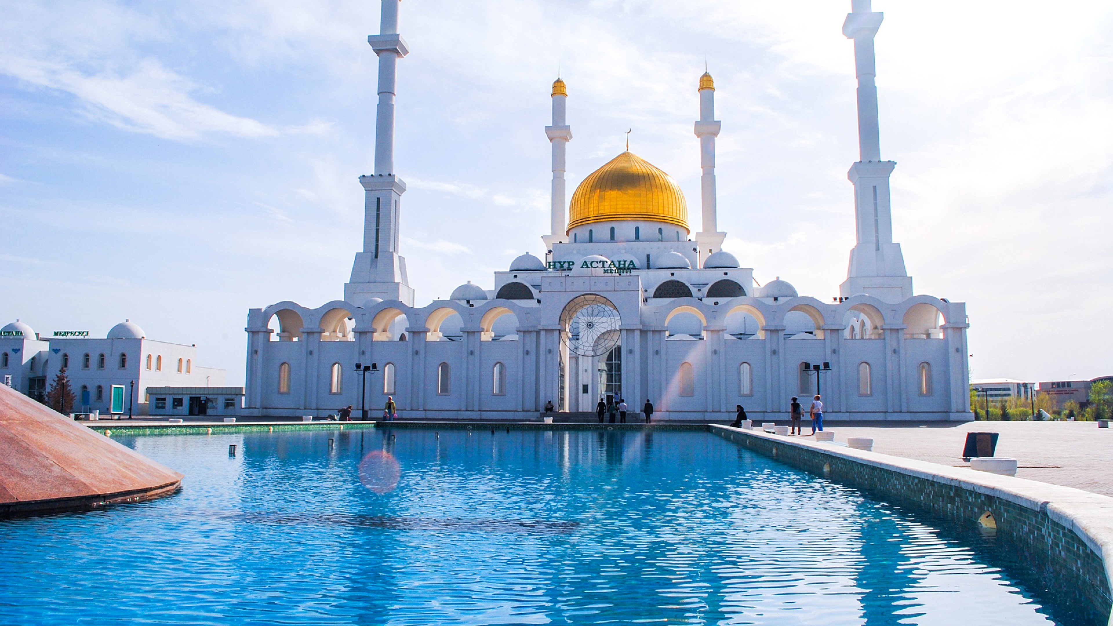 Astana mosque minaret, 3840x2160 4K Desktop