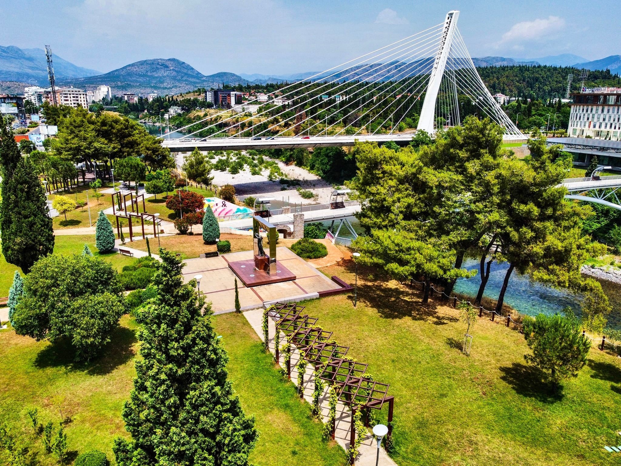 Podgorica, Montenegro, Green face of the city, Turistika organizacija, 2050x1540 HD Desktop