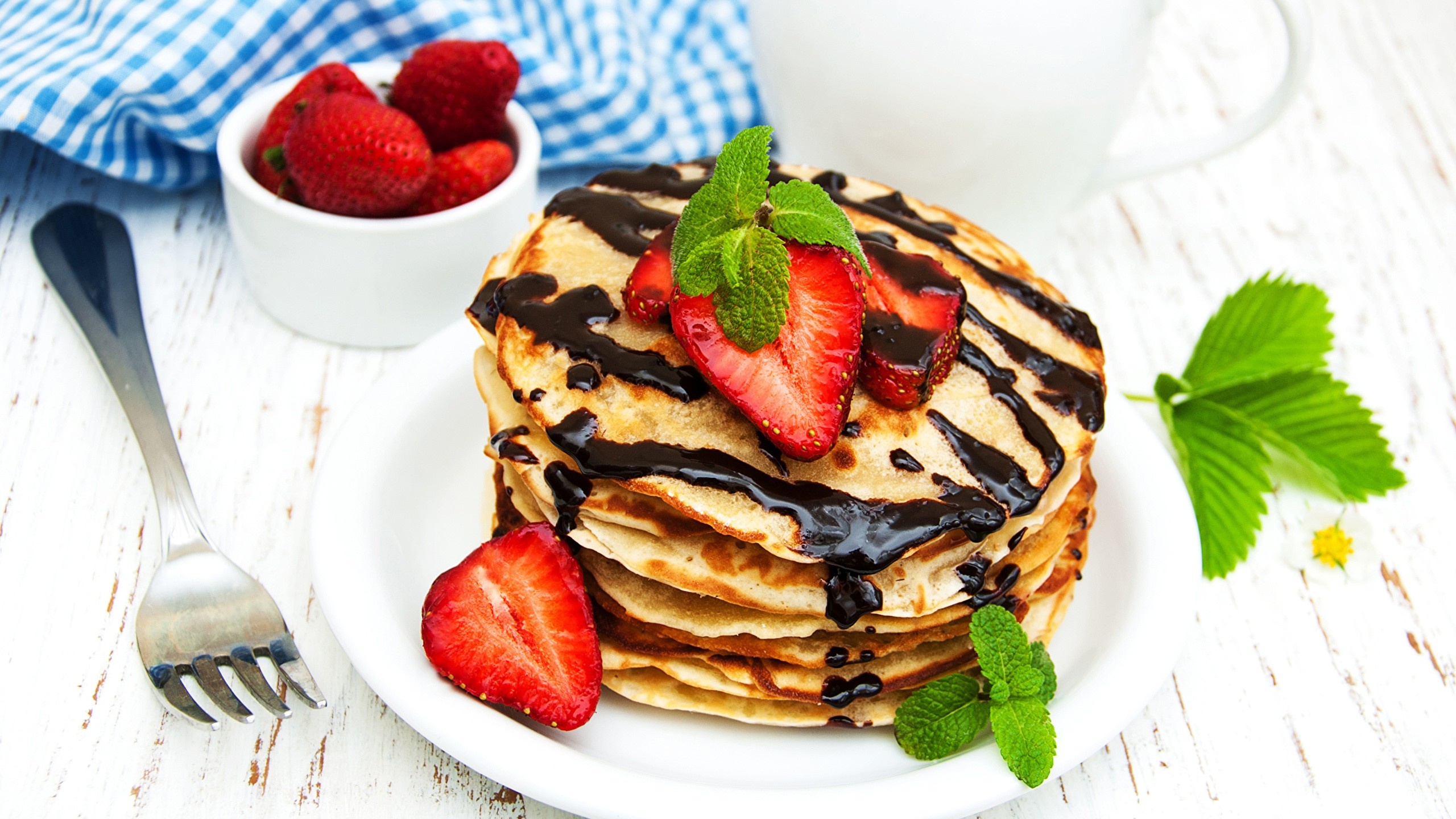 Pancake: Served with a variety of toppings and sauces. 2560x1440 HD Wallpaper.