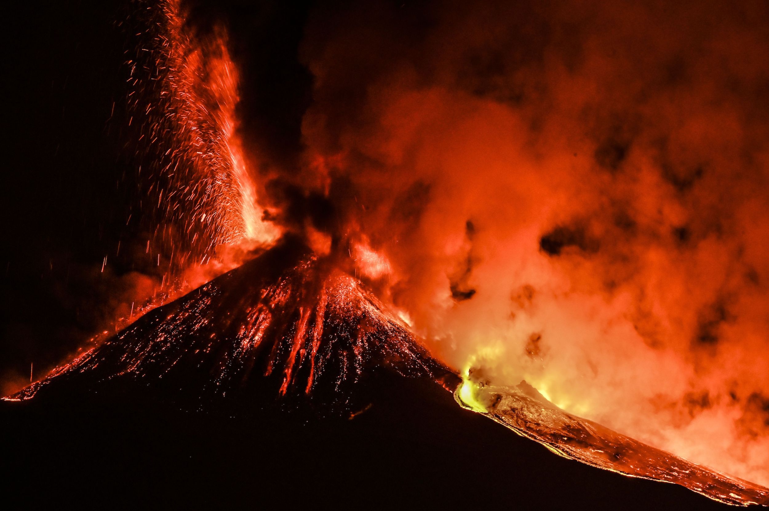 Mount Etna, Oozing lava, Striking visuals, Powerful forces, 2500x1670 HD Desktop