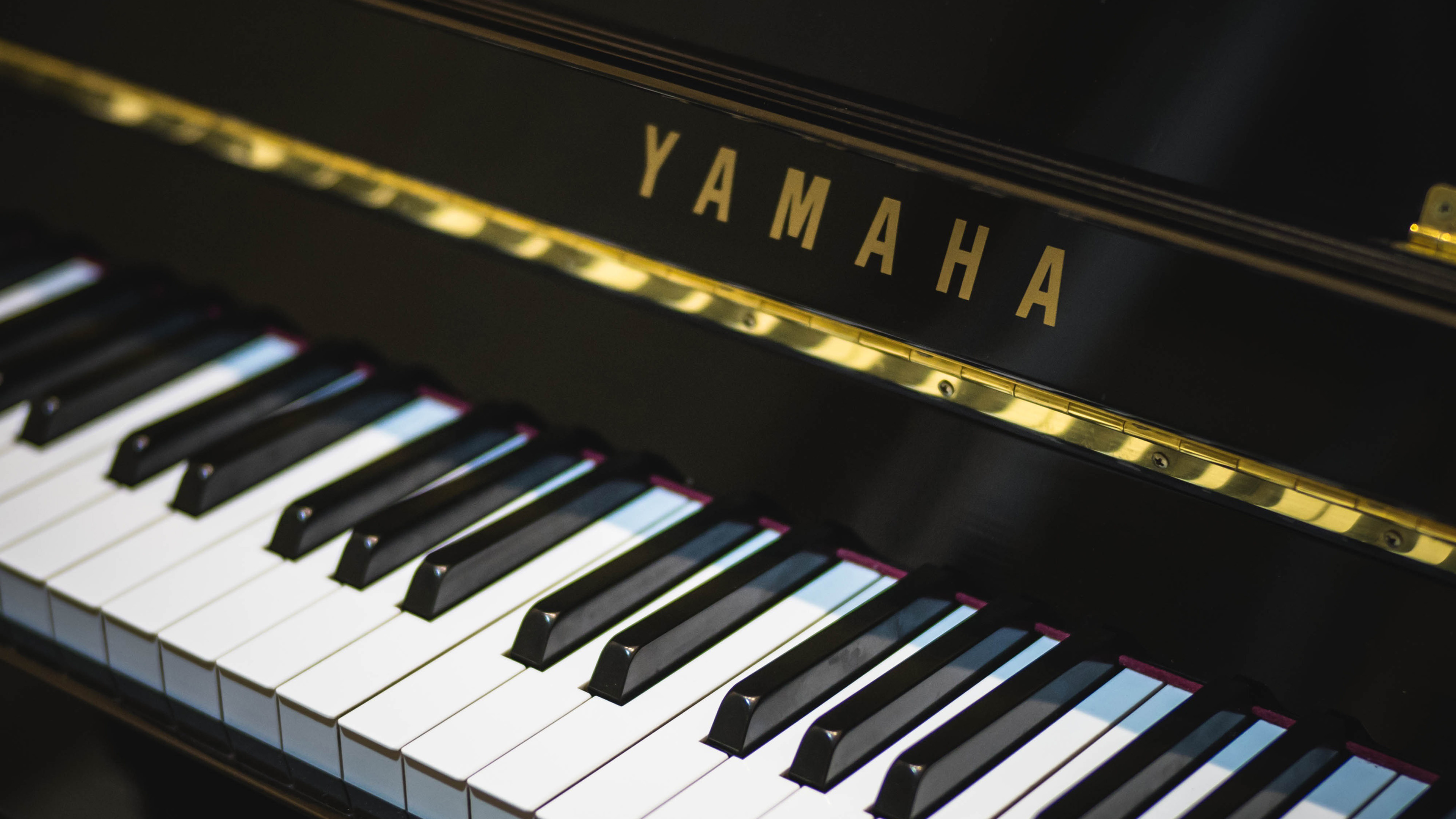 Piano: Yamaha, Keyboard Musical Instrument, Spruce Keys. 3840x2160 4K Wallpaper.