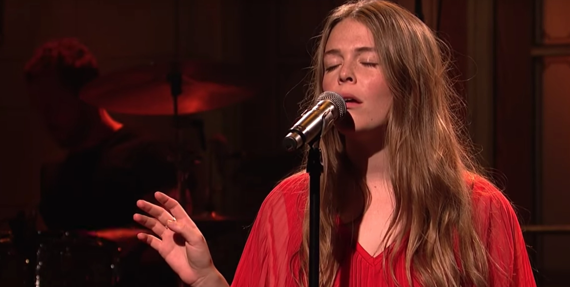 Maggie Rogers, Saturday Night Live, Debut performance, Consequence, 2310x1170 HD Desktop