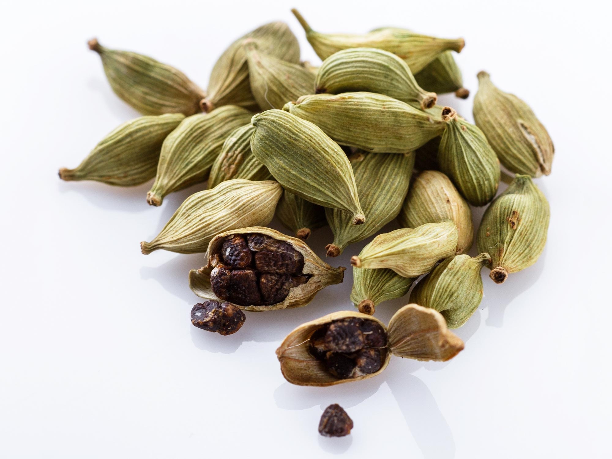 Cardamom compound, Cancer-fighting properties, Triple-negative breast cancer, Promising research, 2000x1500 HD Desktop