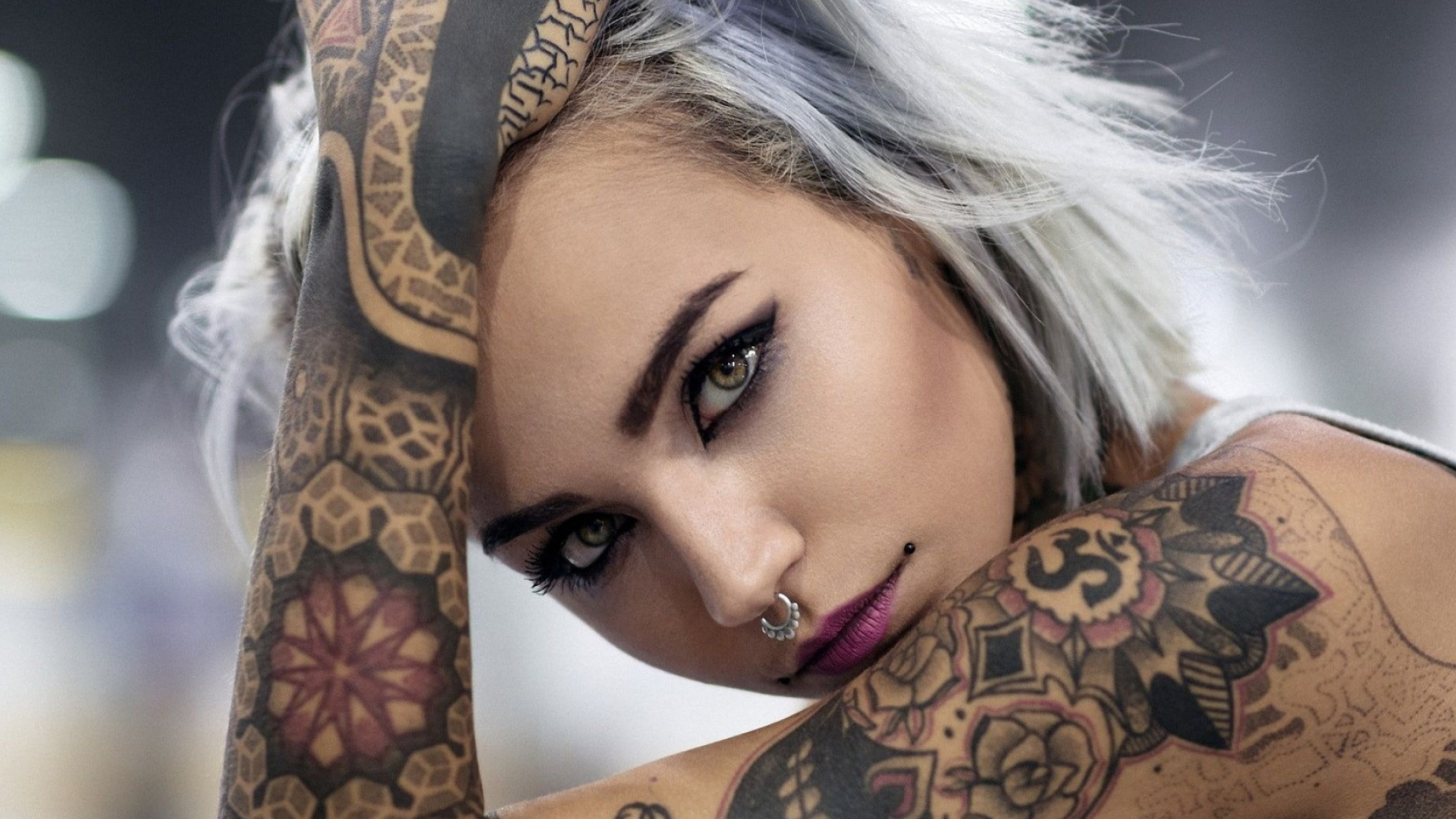 Mujer nariz, Piercing, Tatuajes, 2560x1440 HD Desktop