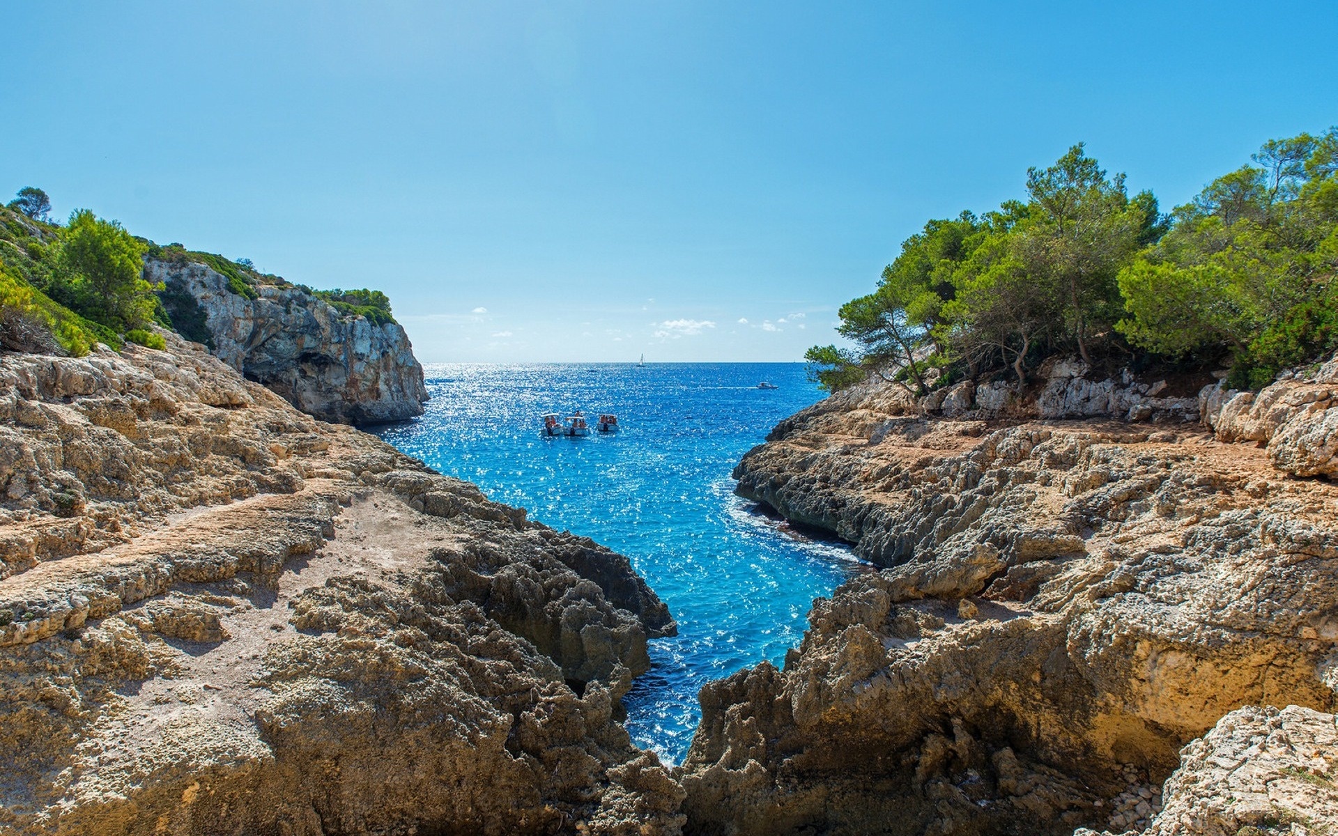Mallorca Mediterranean sea, Vacation bay beach, Sailboats summer, 1920x1200 HD Desktop