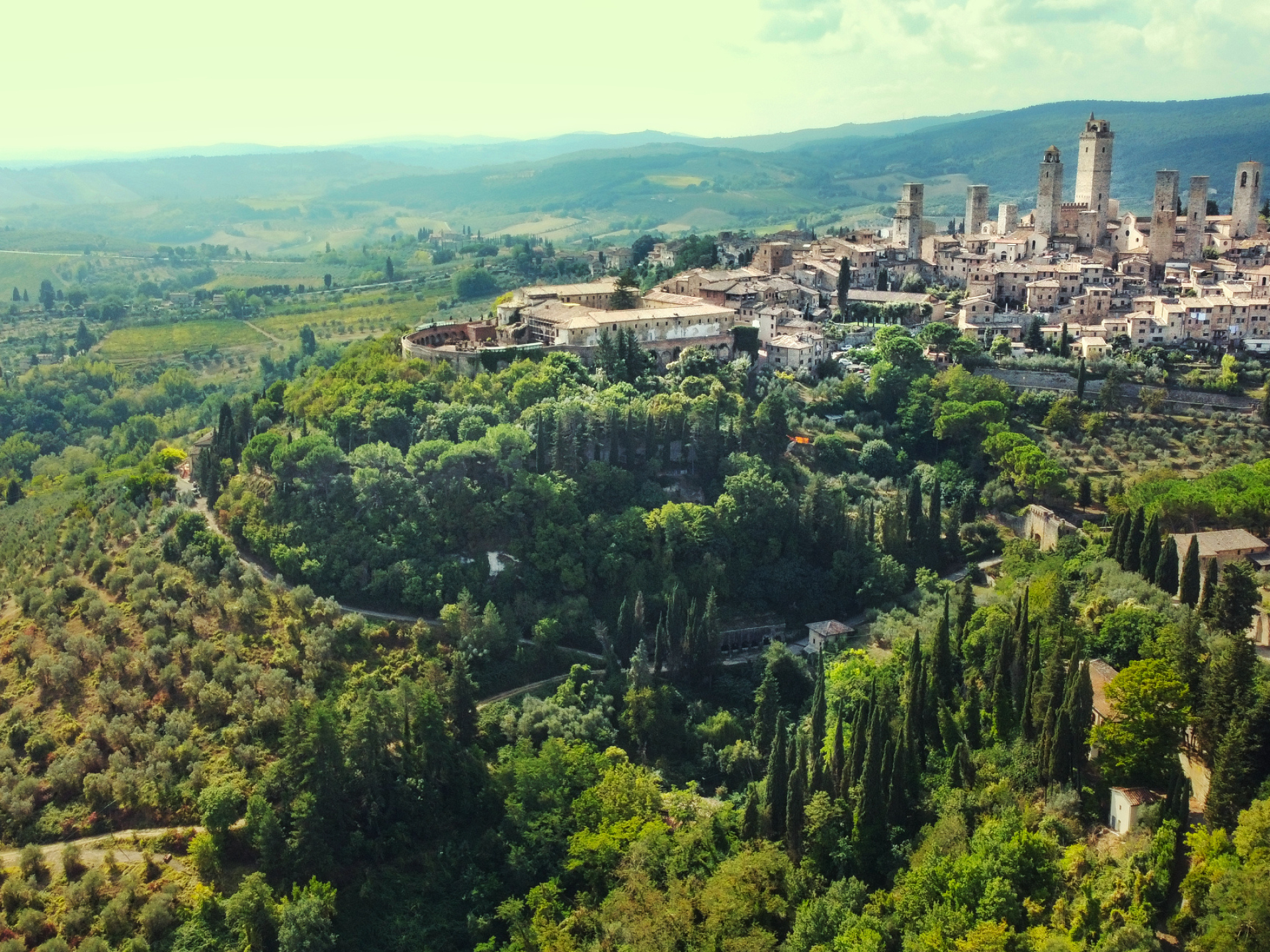 San Gimignano, Art gallery, Historic captures, Local talent, 1920x1440 HD Desktop