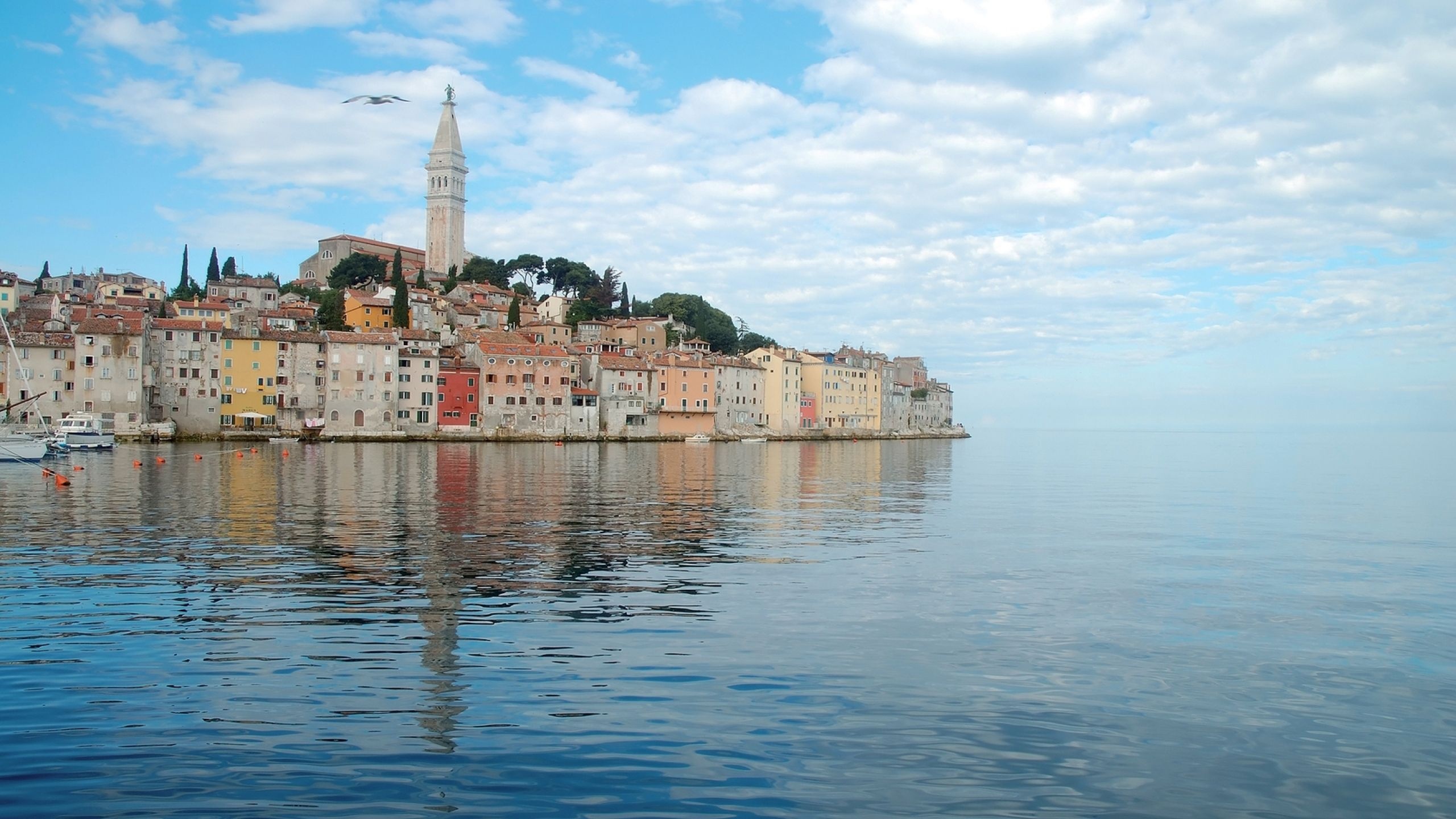 Croatia: Istria, The peninsula is located at the head of the Adriatic between the Gulf of Trieste and the Kvarner Gulf. 2560x1440 HD Background.