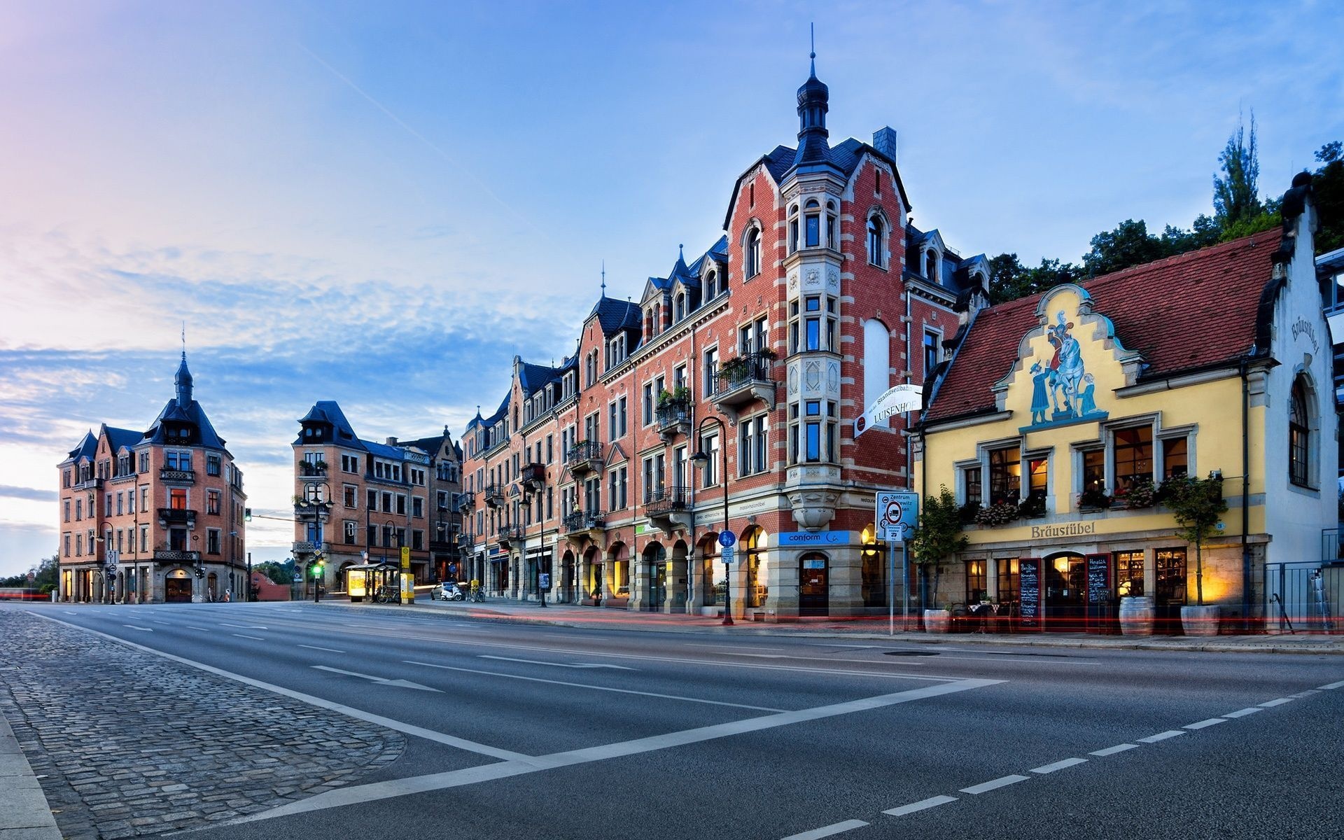 City Square: The Bavarian-style restaurant in the center of Dresden, Germany. 1920x1200 HD Background.
