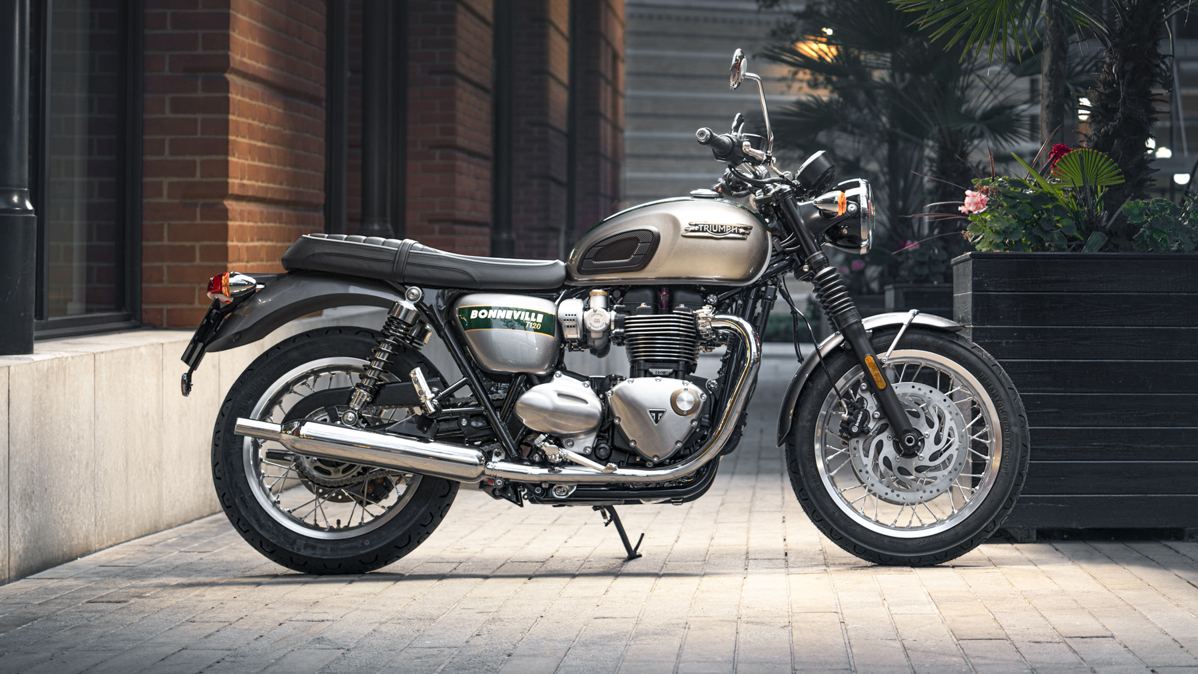 Triumph Bonneville T120 Gold Line, Limited availability, Time-bound exclusivity, Luxury in motorcycling, 3840x2160 4K Desktop
