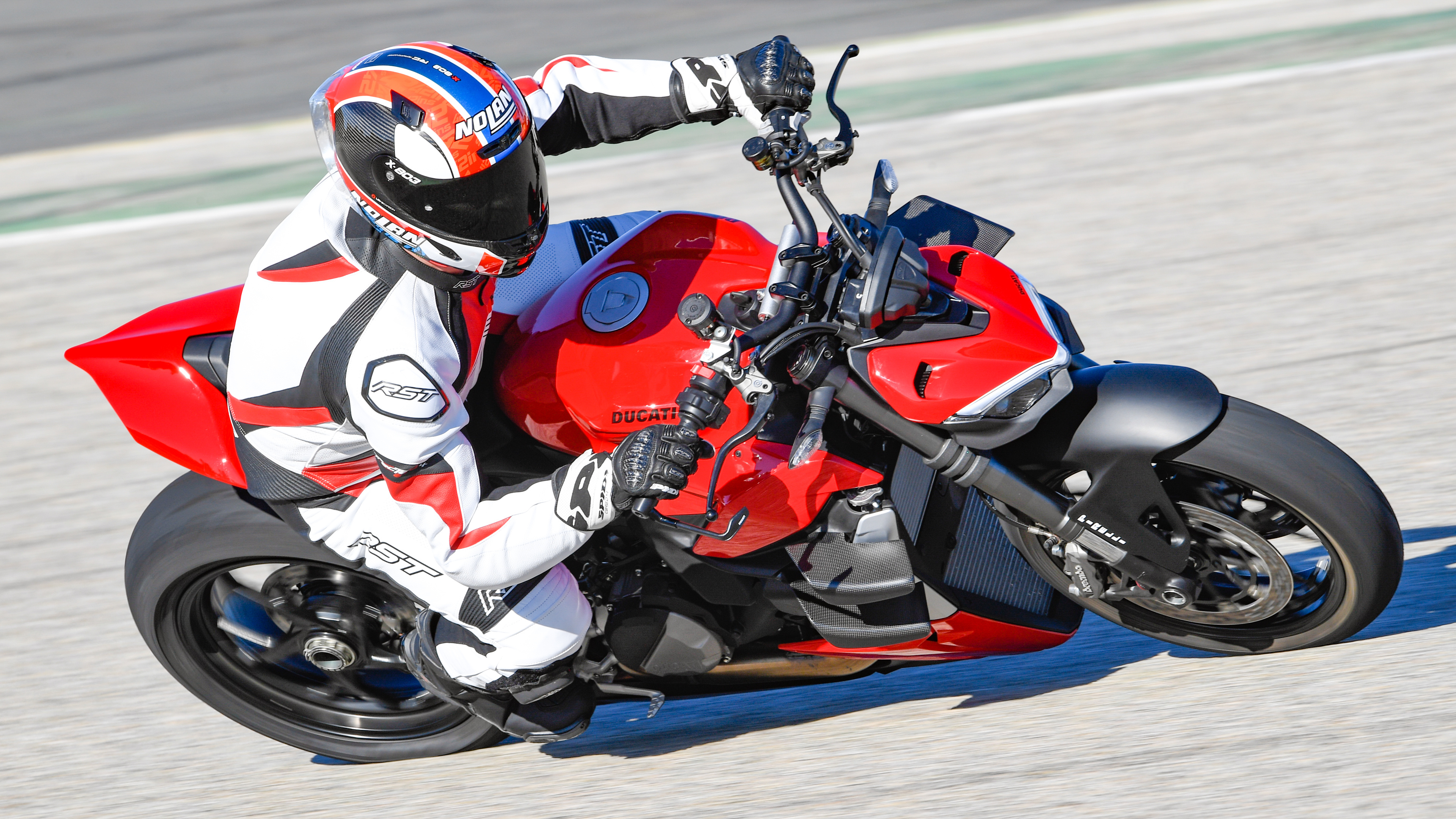 Ducati Streetfighter, V2 model, Downsizing feature, La Ducati, 3840x2160 4K Desktop