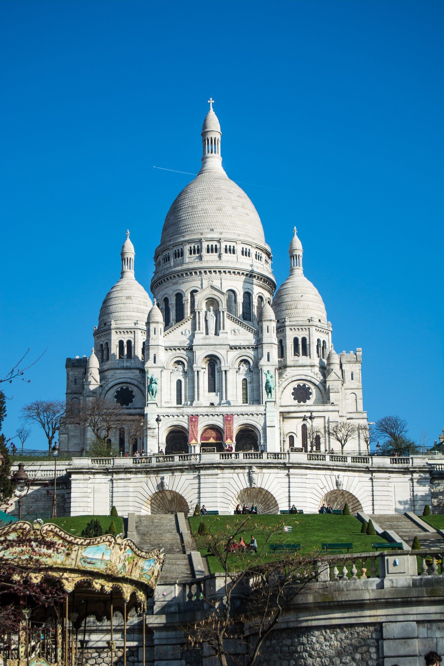 Sacre-Coeur Basilica, Montmartre, Lace and Grace, Safe cities, 1500x2250 HD Phone