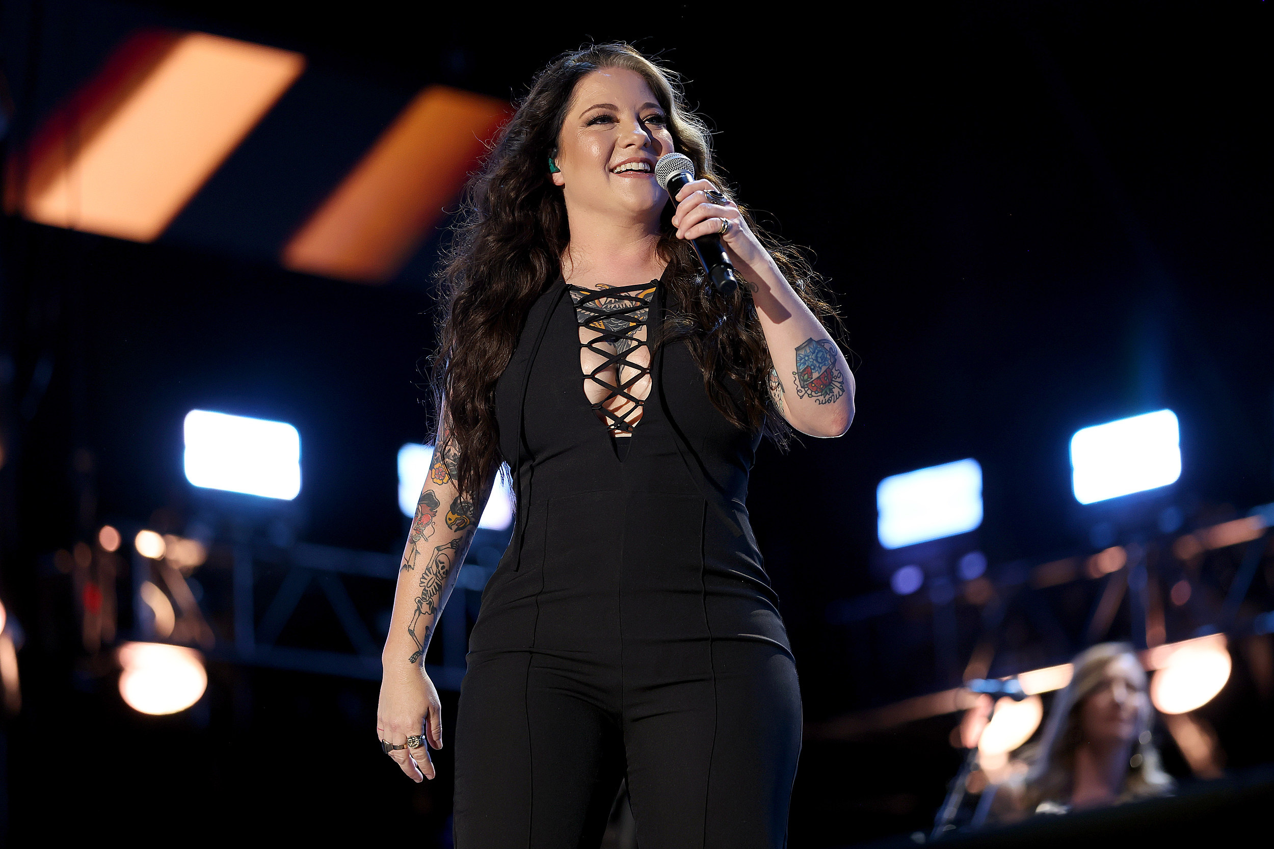 Ashley McBryde, Updates on touring, Return to the road, 2500x1670 HD Desktop