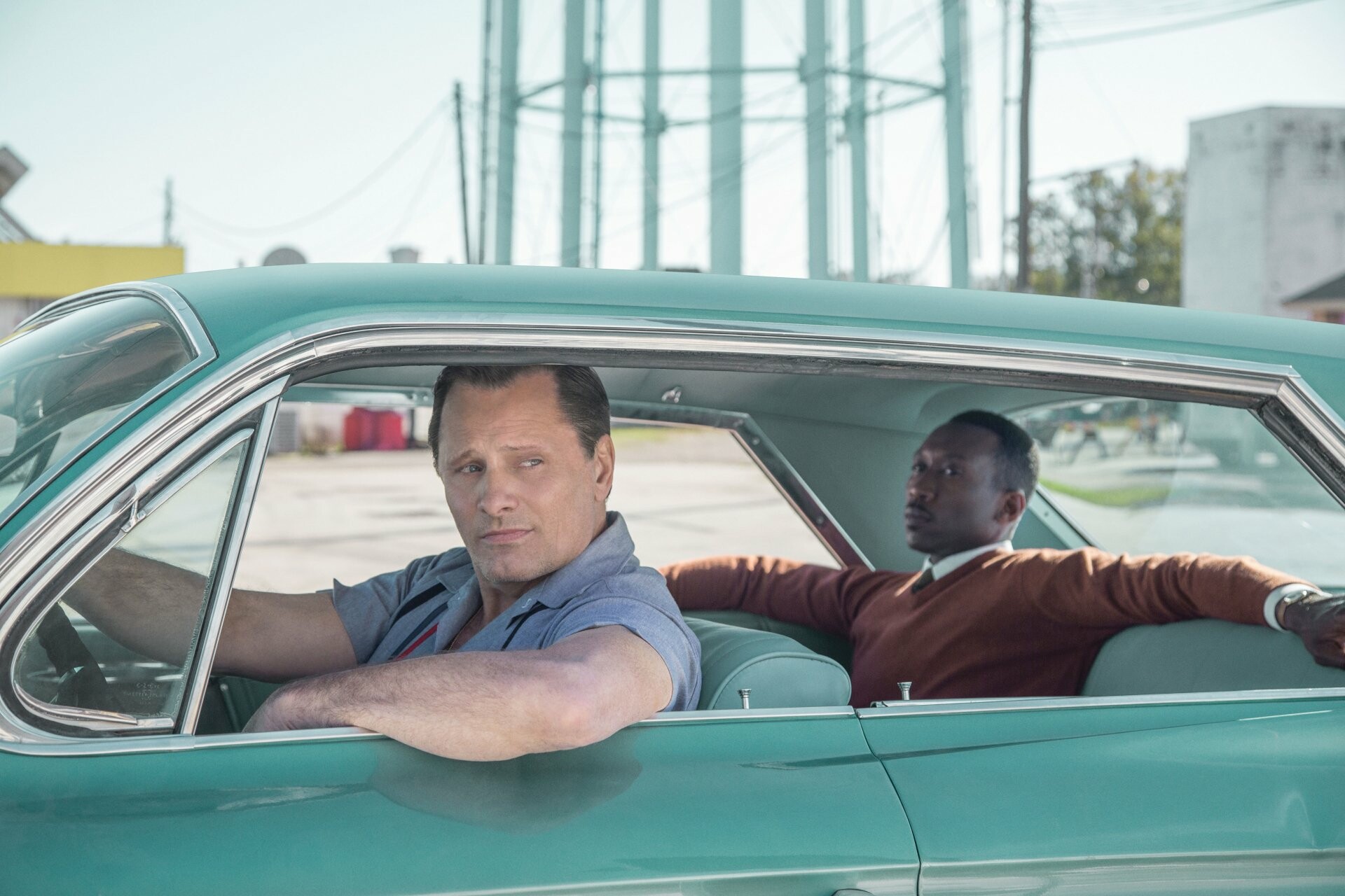 Green Book: Biographical comedy-drama film directed by Peter Farrelly, Starring Viggo Mortensen and Mahershala Ali. 1920x1280 HD Background.