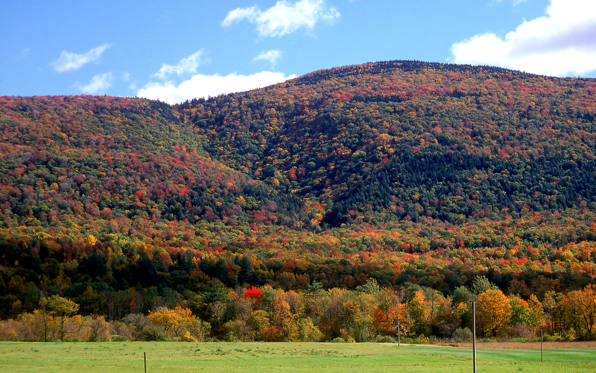 Jeffersonville Vermont fall foliage, Scenic locations, 2000x1250 HD Desktop