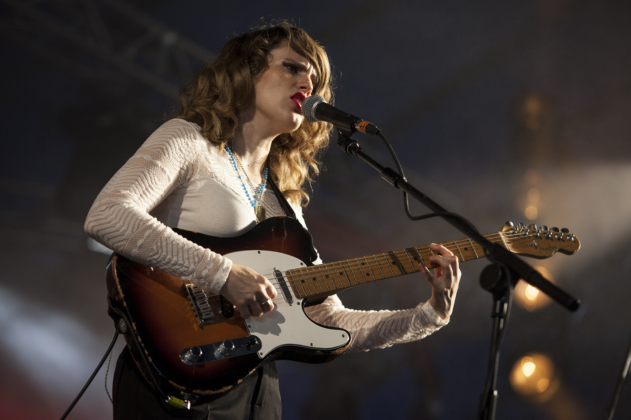 Anna Calvi, Soaking the stage with red at Latitude 2014, 2050x1370 HD Desktop