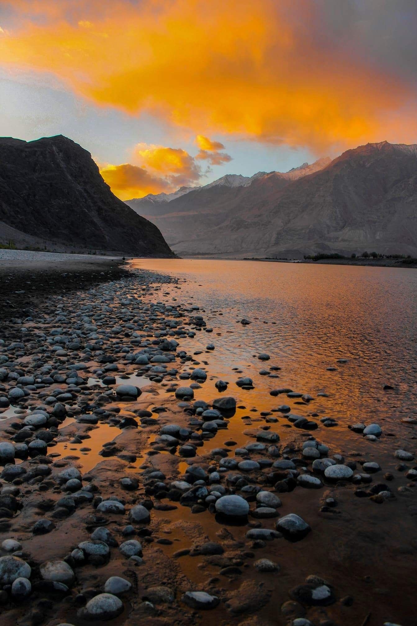 The Indus River, Travels, Pakistan, Serene sunset, 1350x2020 HD Phone