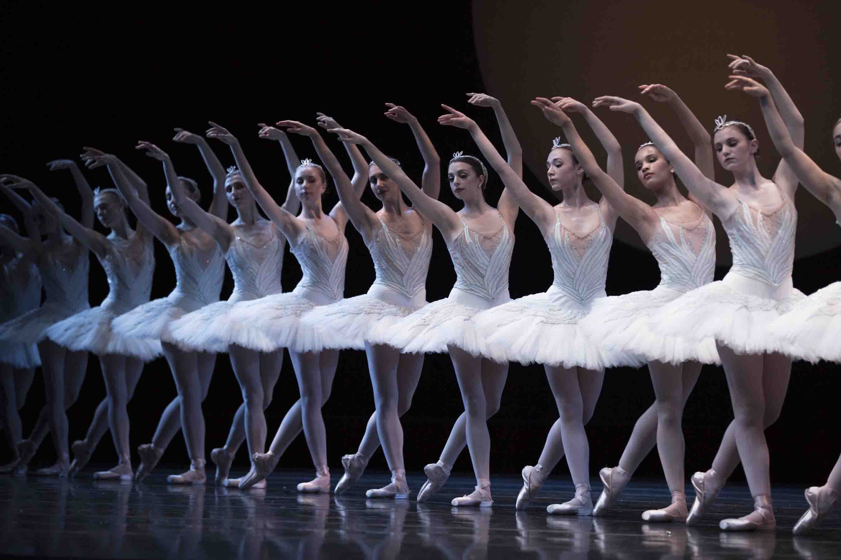 Ballet: Ballerinas, En pointe, Classical dance moves. 2700x1800 HD Wallpaper.