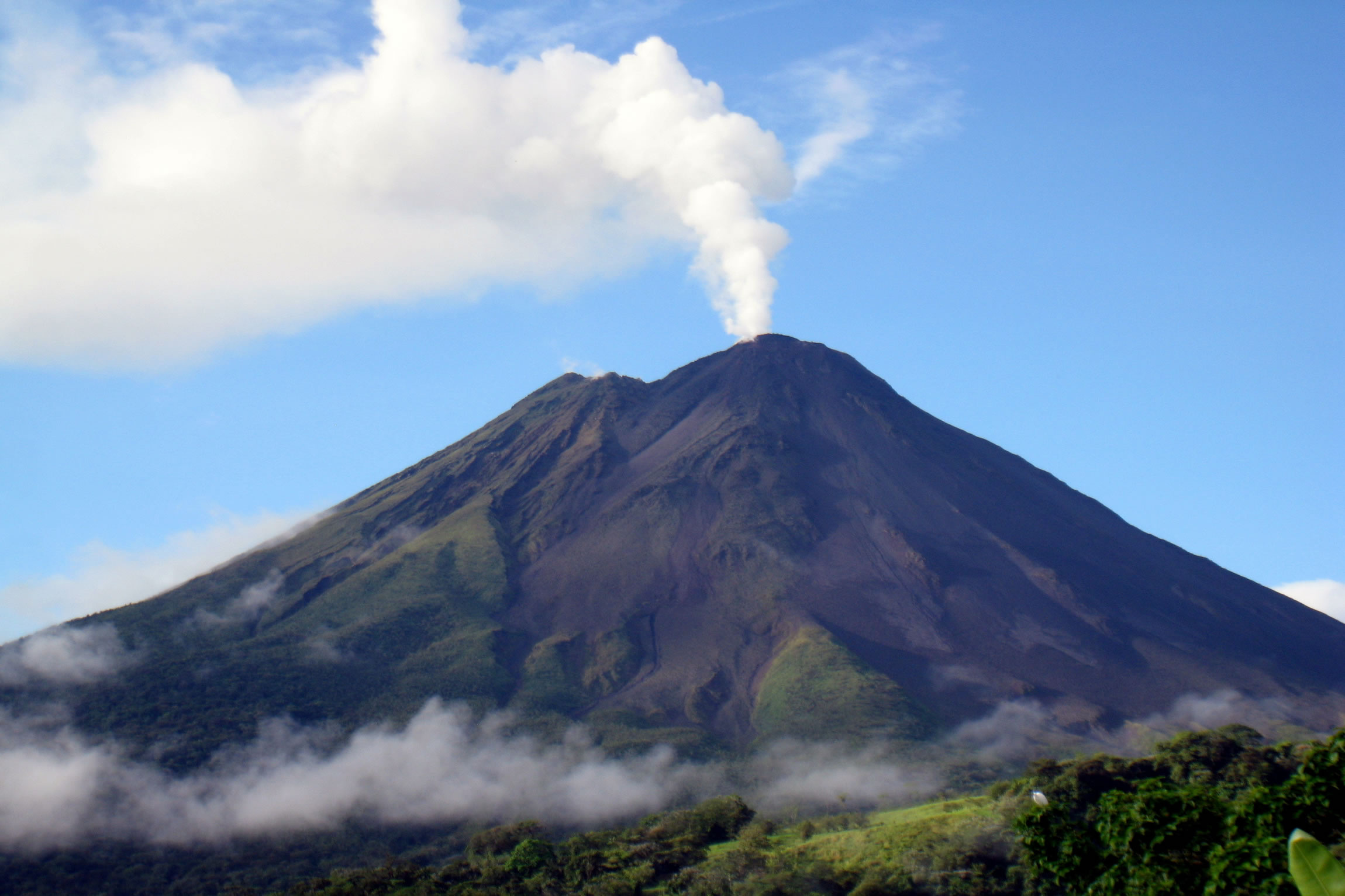 Arenal Volcano, Reef and rainforest, Costa Rica tours, Adventure awaits, 2300x1540 HD Desktop