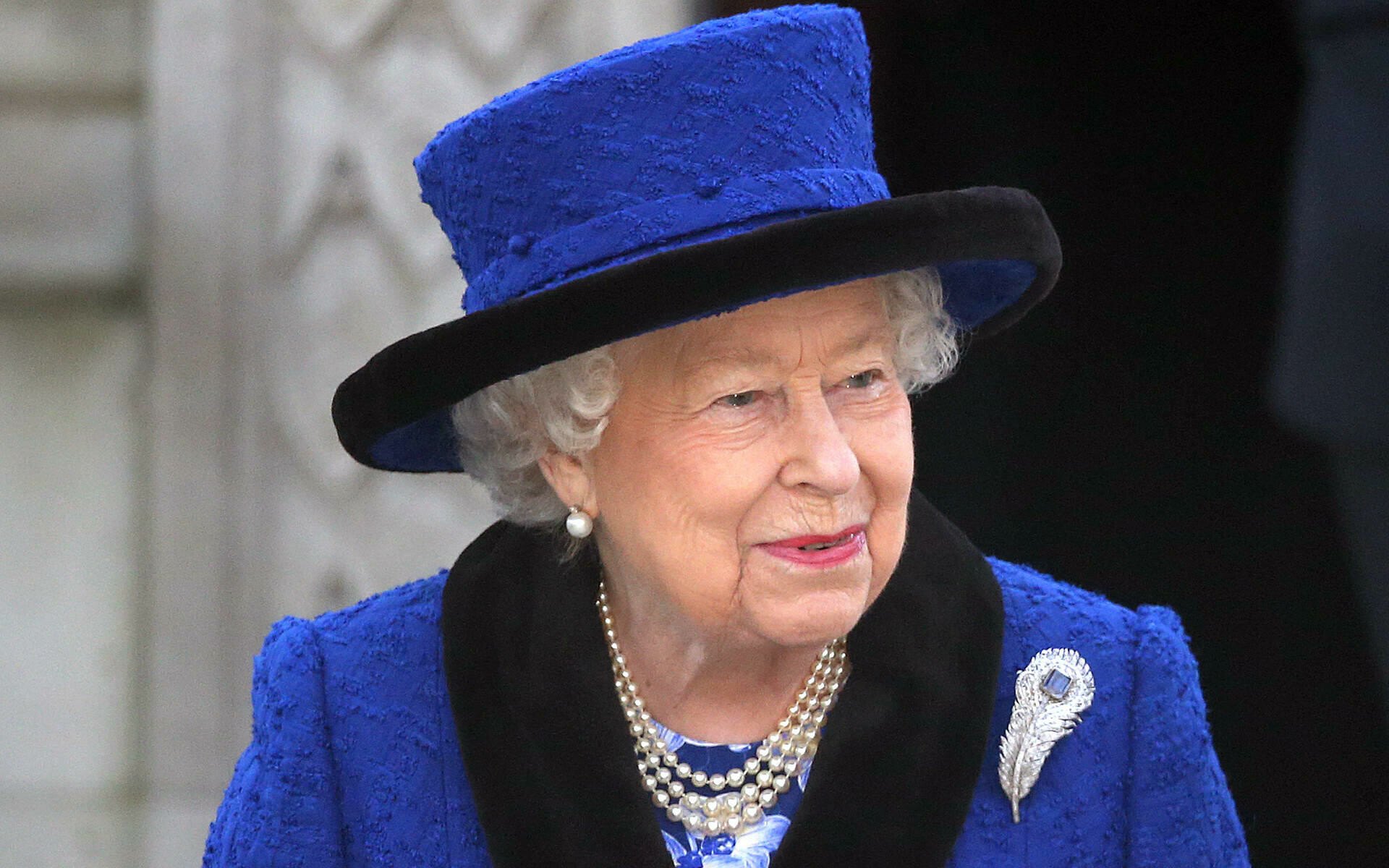 Queen Elizabeth II, Reign on Instagram, First post, Social media presence, 1920x1200 HD Desktop