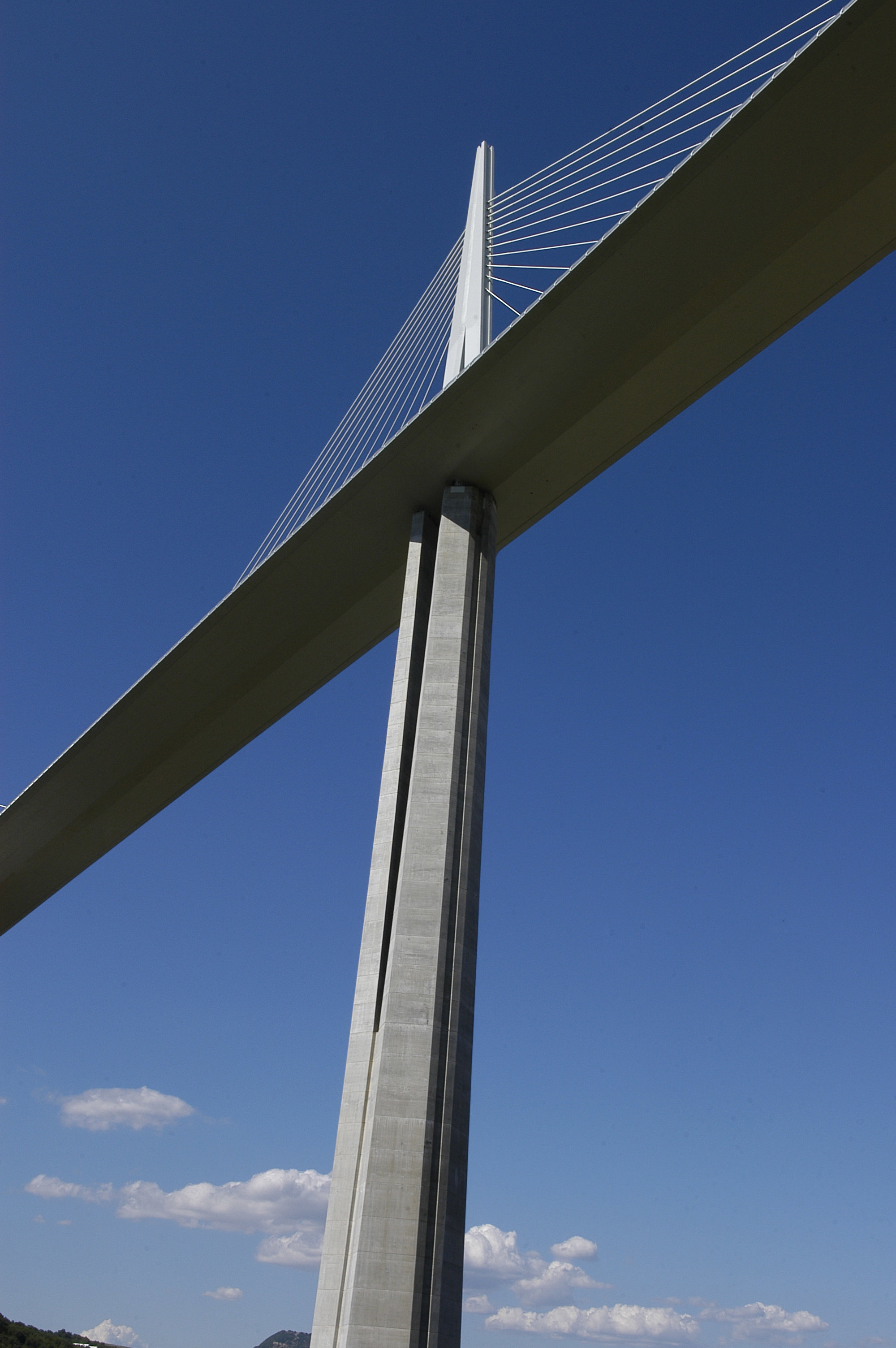 Millau Bridge France, Engineering marvel, Impressive architecture, Iconic tourist attraction, 2000x3010 HD Handy