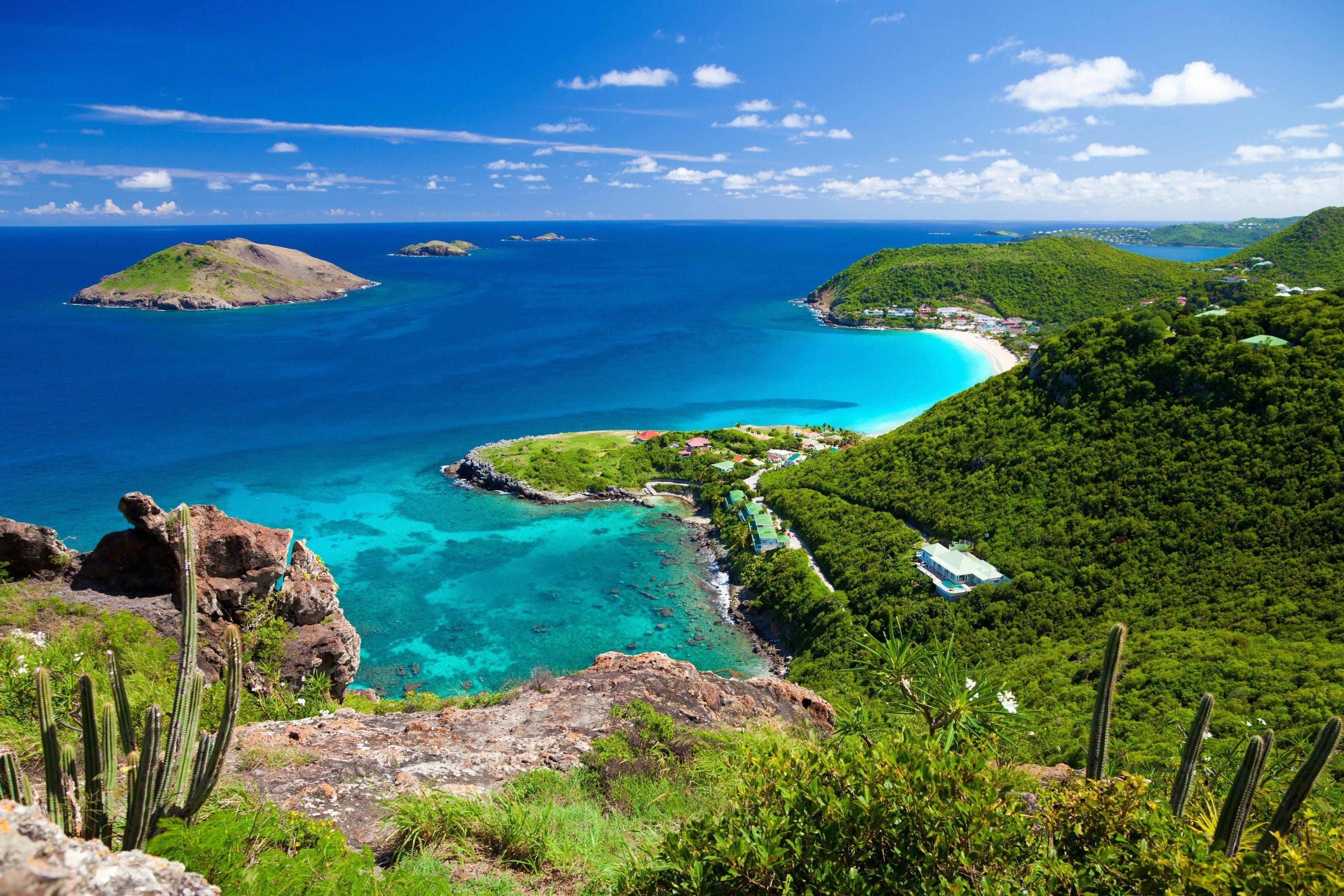 Южная часть архипелага малых антильских островов называется. Архипелаг Антильских островов. Архипелаг малых Антильских островов. Остров Гваделупа. Сент Мари Карибы.