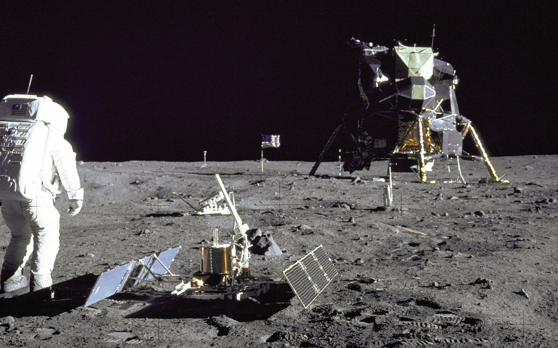 Man on the Moon: Apollo 11, The Lunar Module Eagle, Buzz Aldrin, Tranquility Base. 1920x1200 HD Wallpaper.