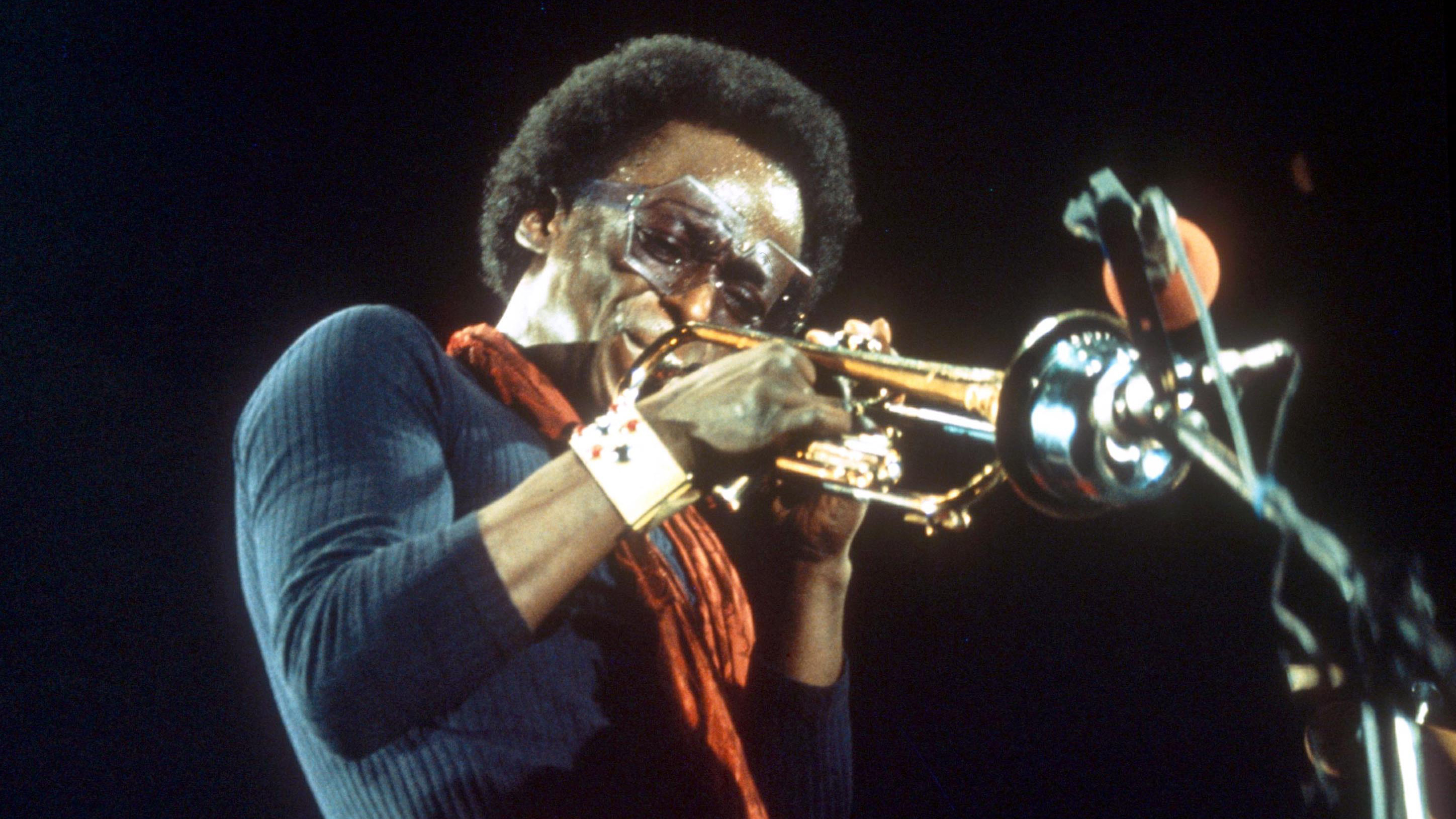 Miles Davis, Revolutionary musician, Personal transformation, Musical rebellion, 2900x1630 HD Desktop