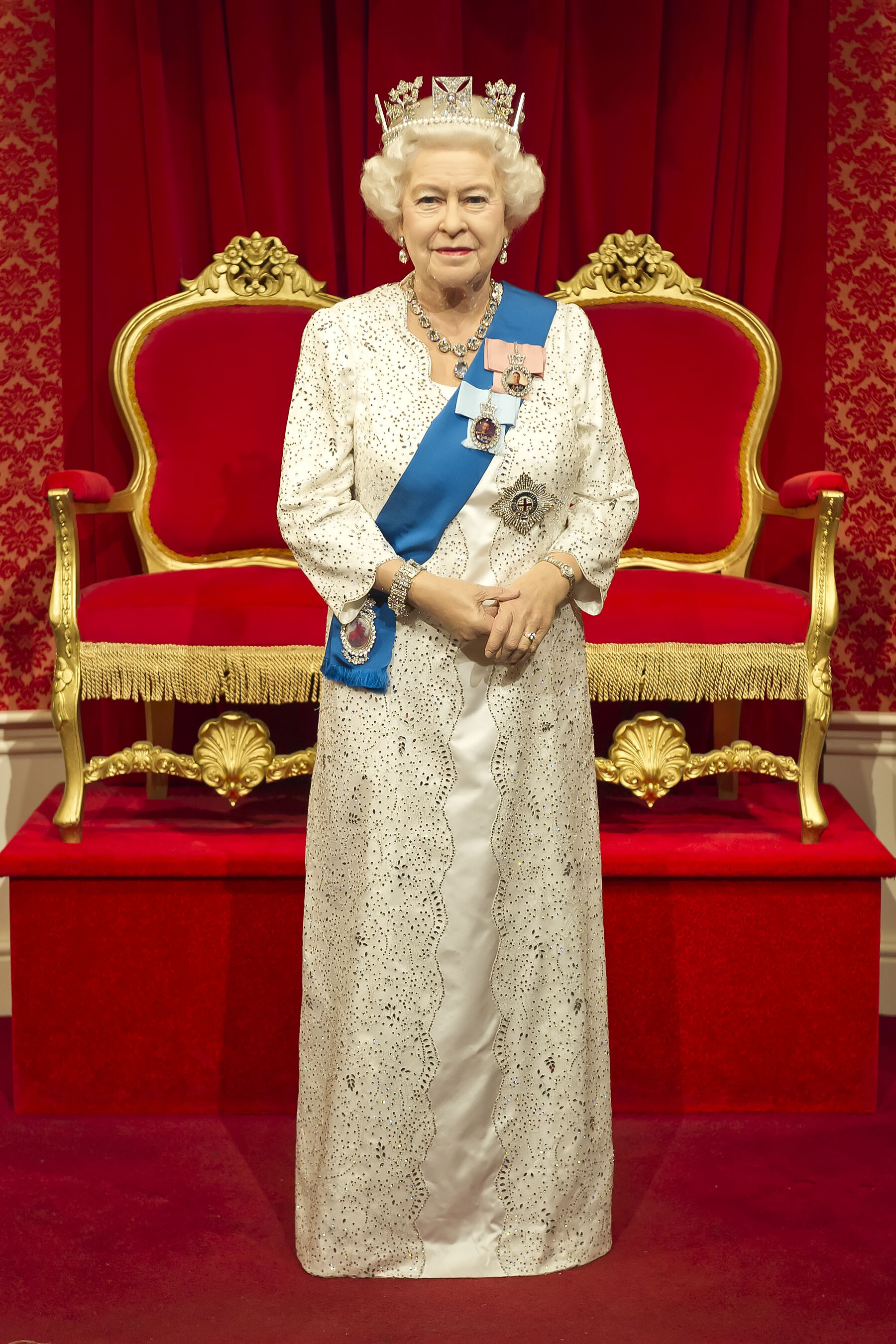 Queen Elizabeth II, Madame Tussauds London, Queen Elizabeth Wax Figure, Royal Replica, 1800x2700 HD Phone