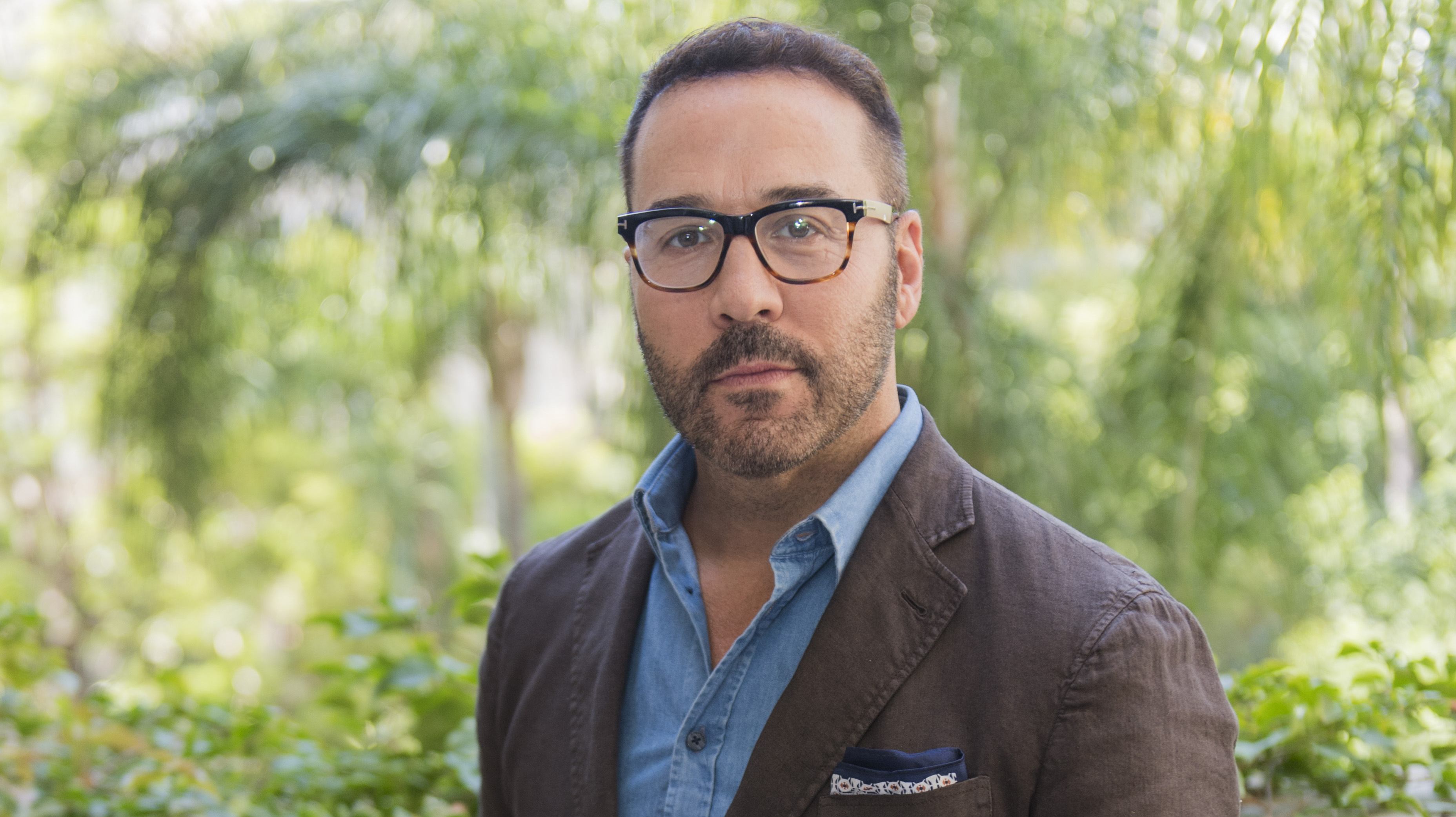 Jeremy Piven: An American actor who is best known for his role as Ari Gold in the comedy series Entourage. 3720x2090 HD Background.