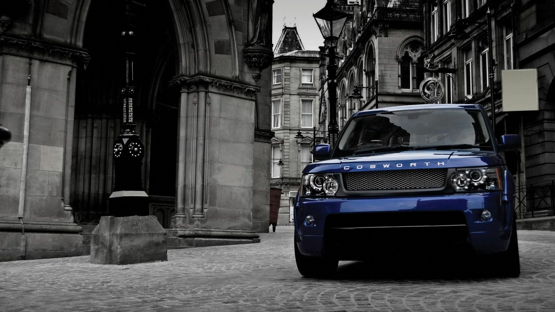 Range Rover: The fourth generation uses an all-aluminium monocoque unitary body structure. 1920x1080 Full HD Wallpaper.