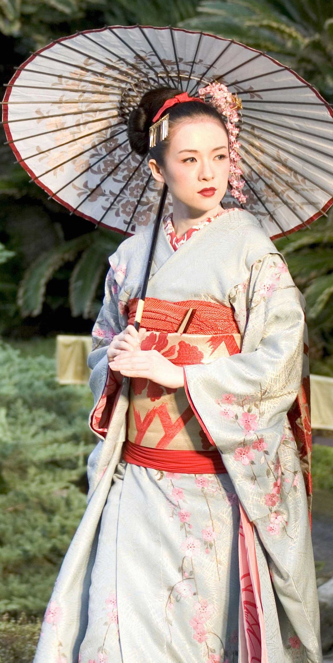 Memoirs of a Geisha: The film tells the story of a young Japanese girl, Chiyo Sakamoto. 1270x2530 HD Wallpaper.