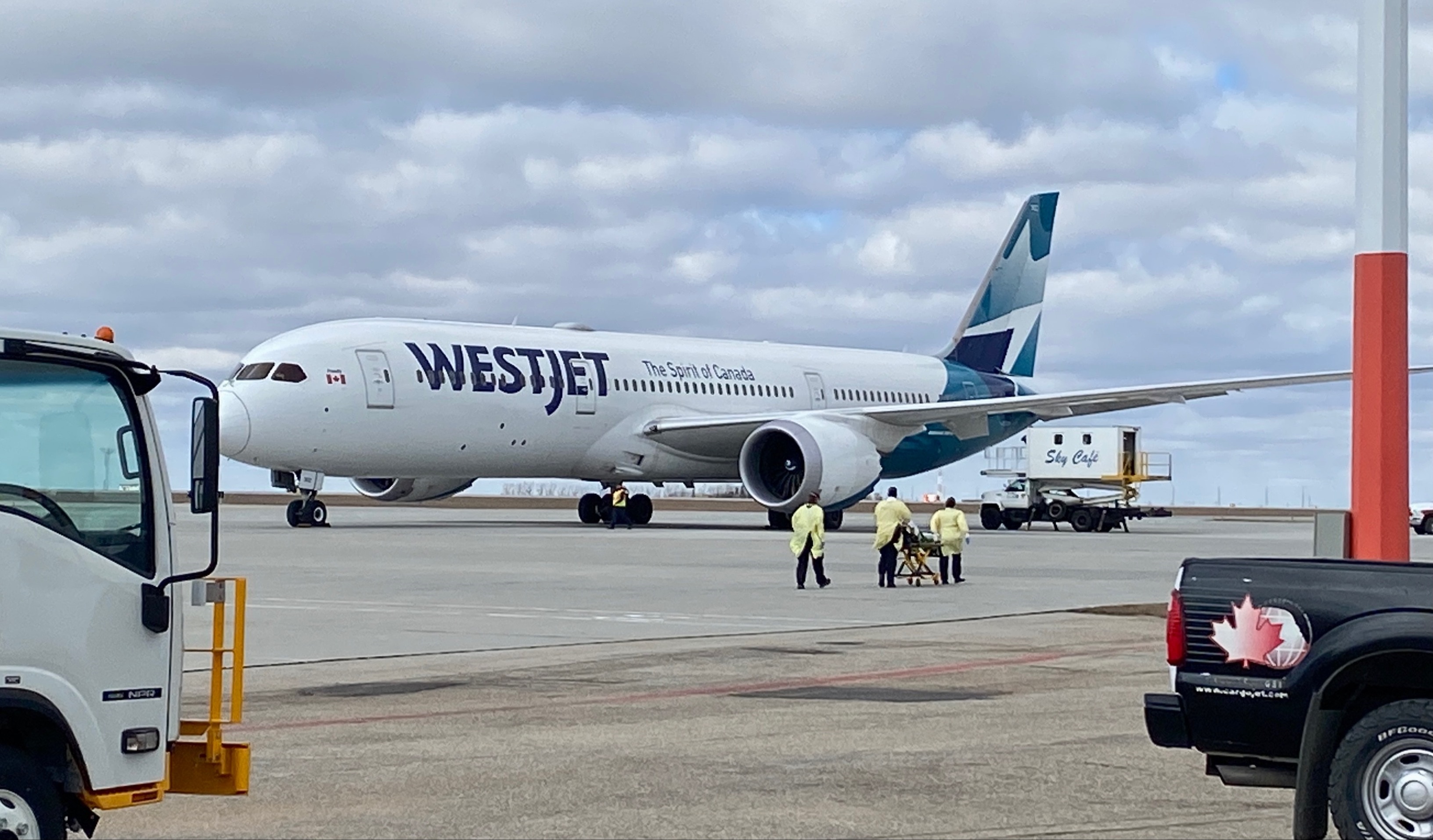 WestJet, Travels, Flight to Toronto, Medical situation, 3270x1920 HD Desktop