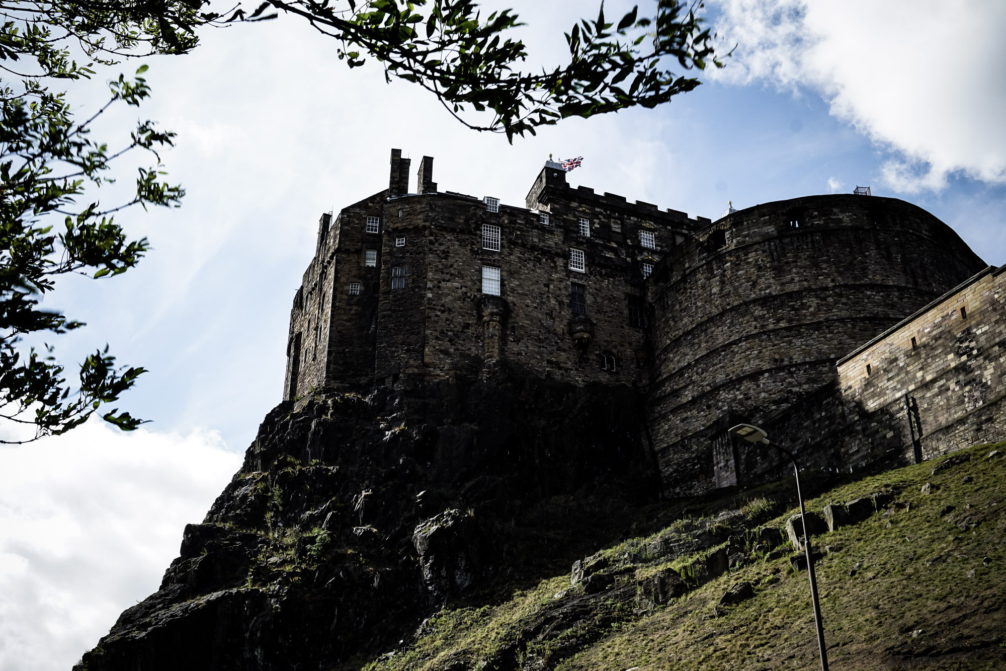 Edinburgh Castle, Travels, Haunted tales, Amy's Crypt exploration, 2000x1340 HD Desktop