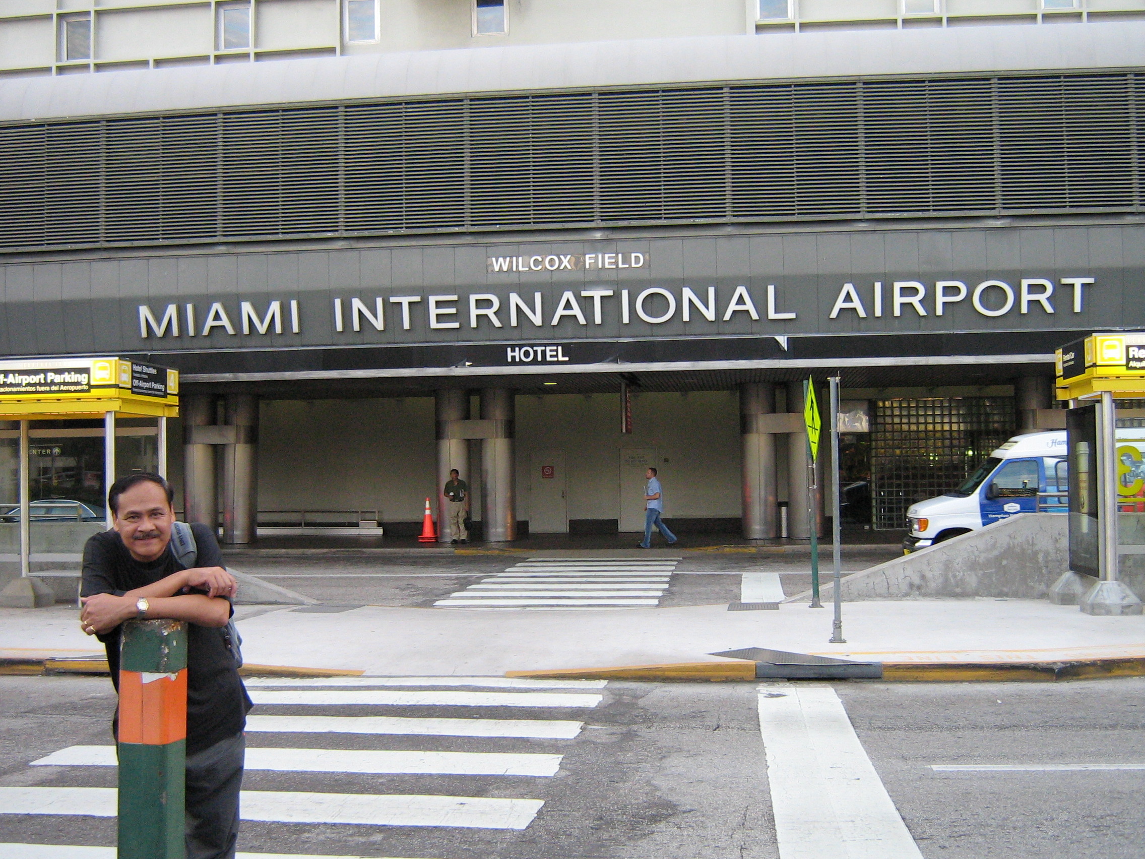 Miami International Airport, Iconic travel hub, Airport gateway, Miami skyline, 2280x1710 HD Desktop