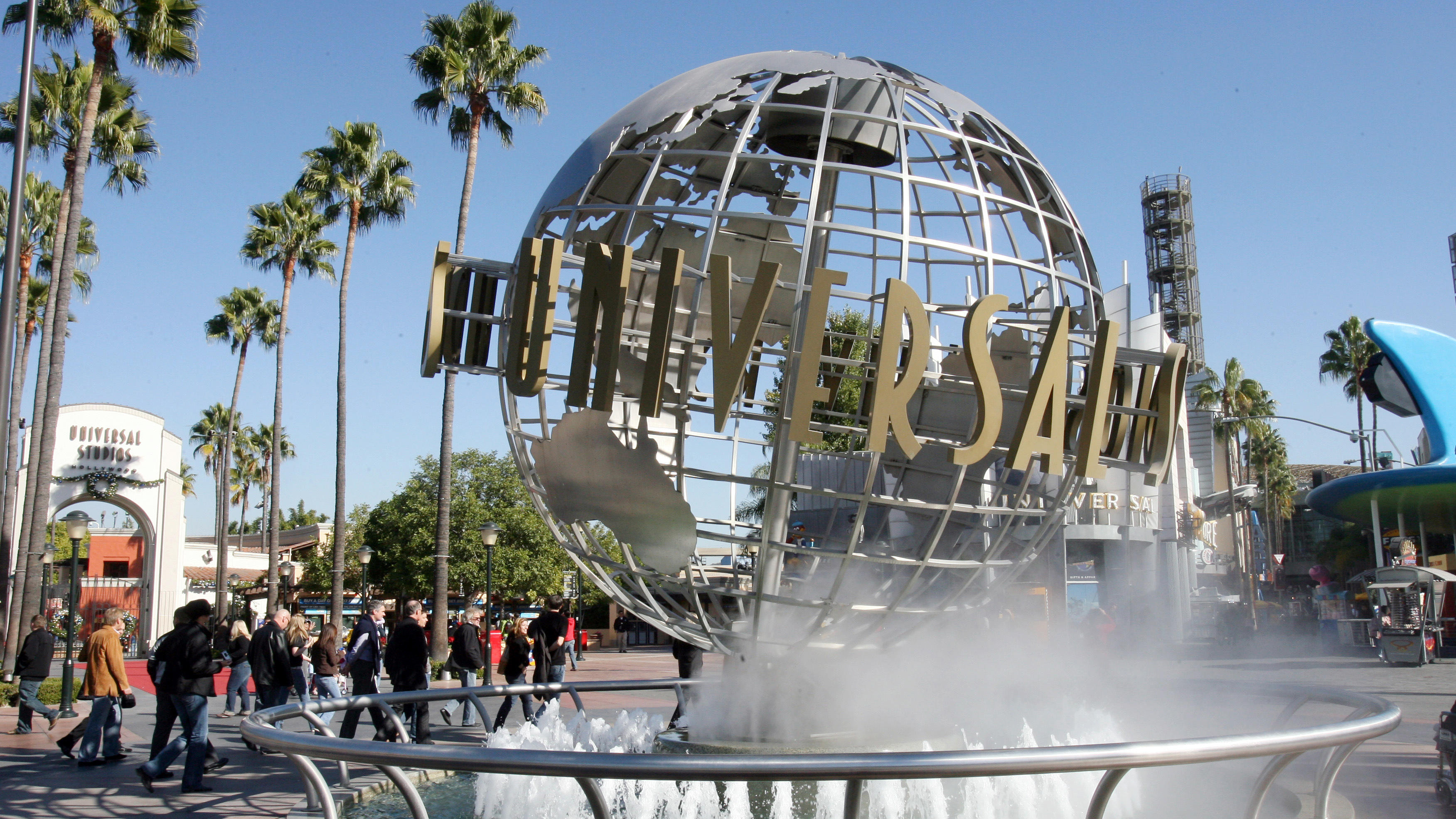 Universal Studios Hollywood, Nearby hotels, Accommodation options, Convenient stays, 3510x1980 HD Desktop