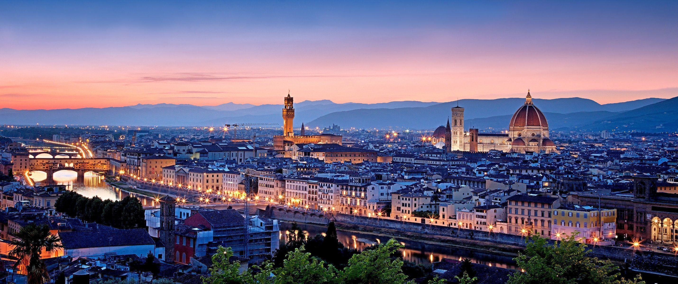 Florence: Firenze, Historic Center, Rose to economic and cultural pre-eminence under the Medici in the 15th and 16th centuries. 2860x1200 Dual Screen Wallpaper.