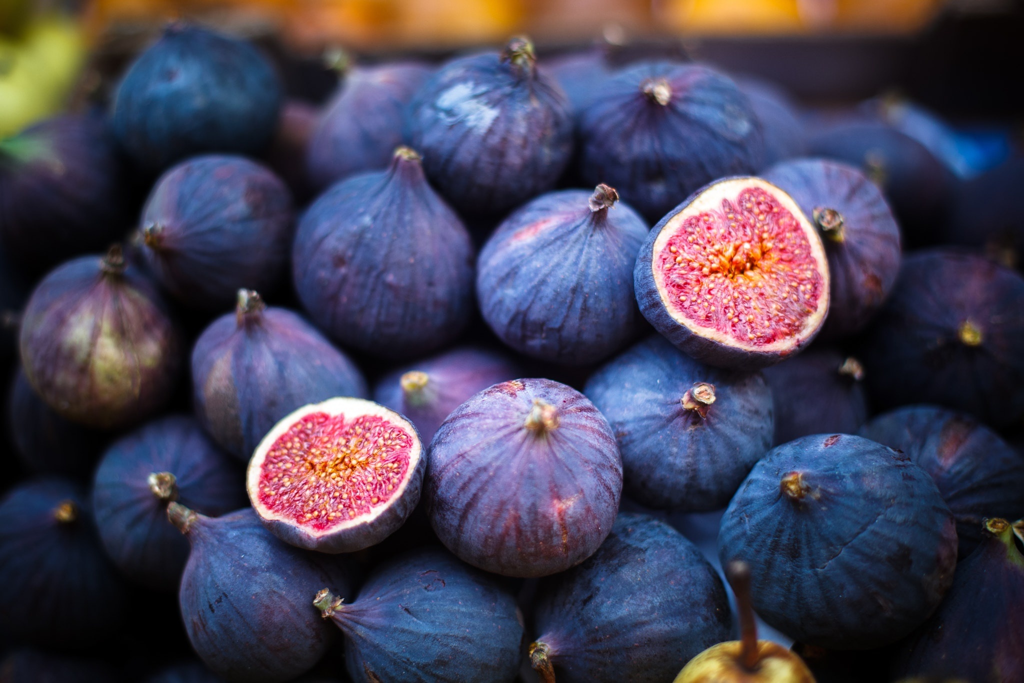 Fig: Rich in protective plant compounds called polyphenols. 2050x1370 HD Background.