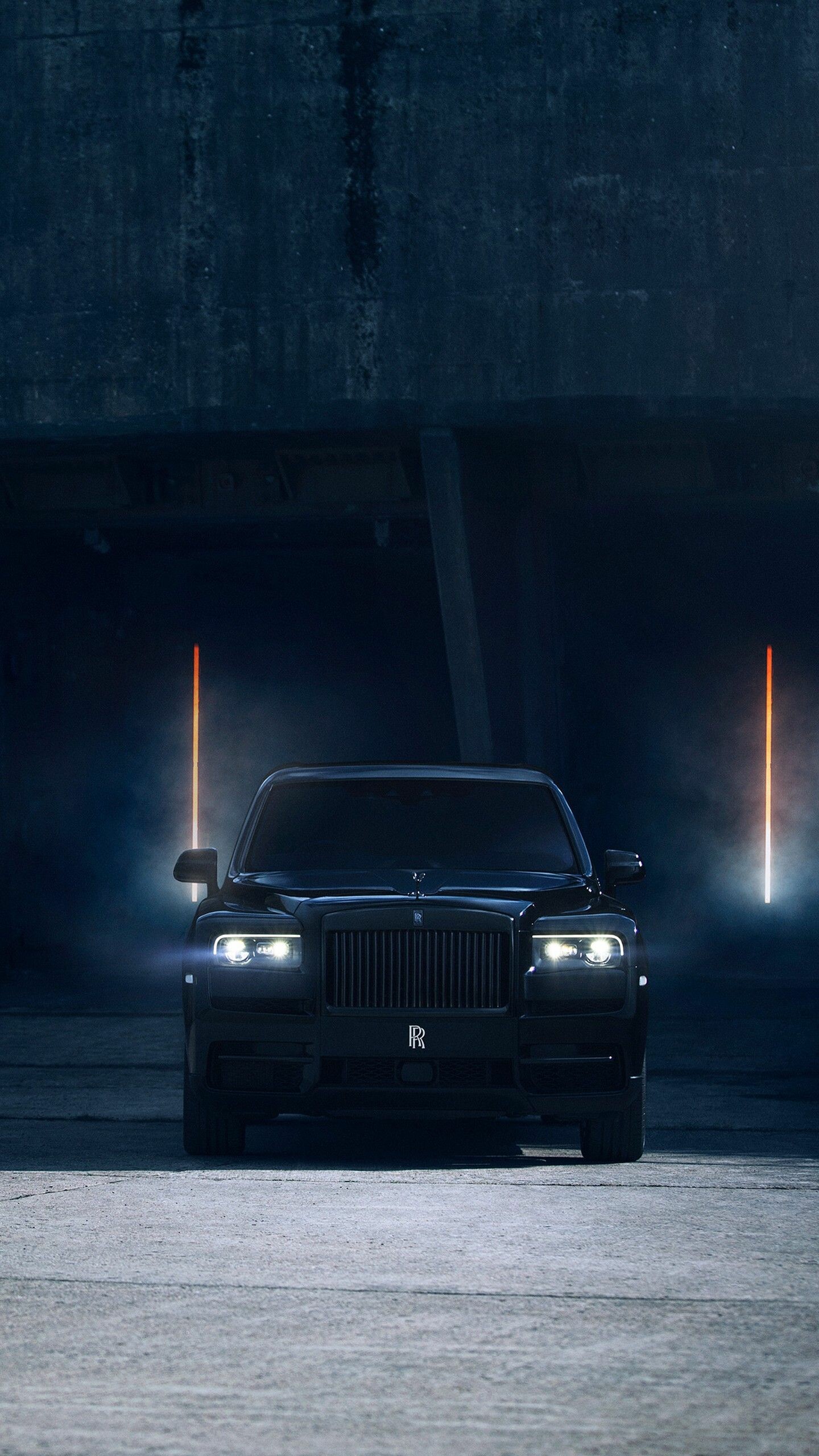 Rolls-Royce: BMW acquired the rights to the brand's trademark in 1998, Cullinan. 1440x2560 HD Background.