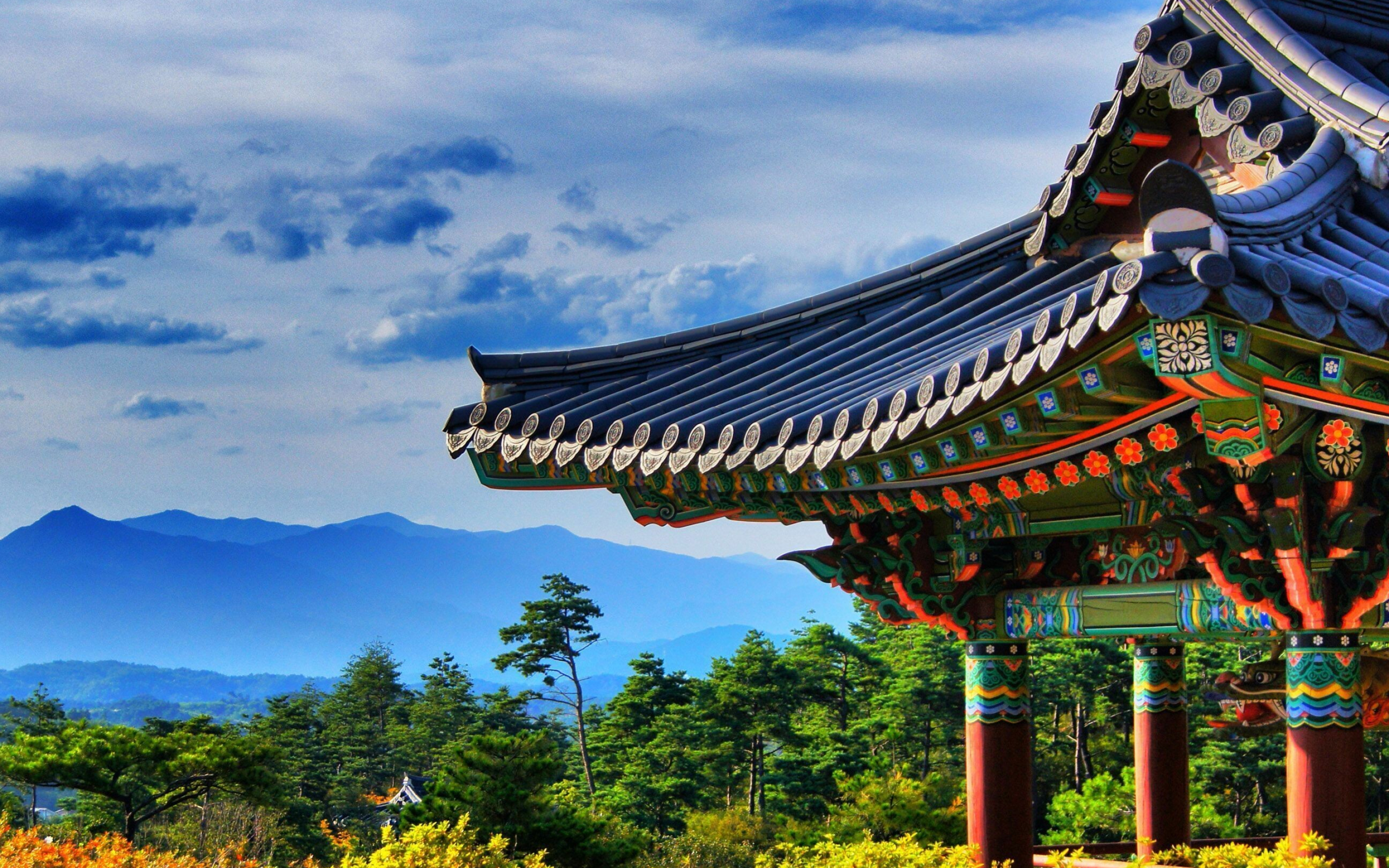 Korea: Gyeongbokgung, The main royal palace of the Joseon dynasty. 2880x1800 HD Background.