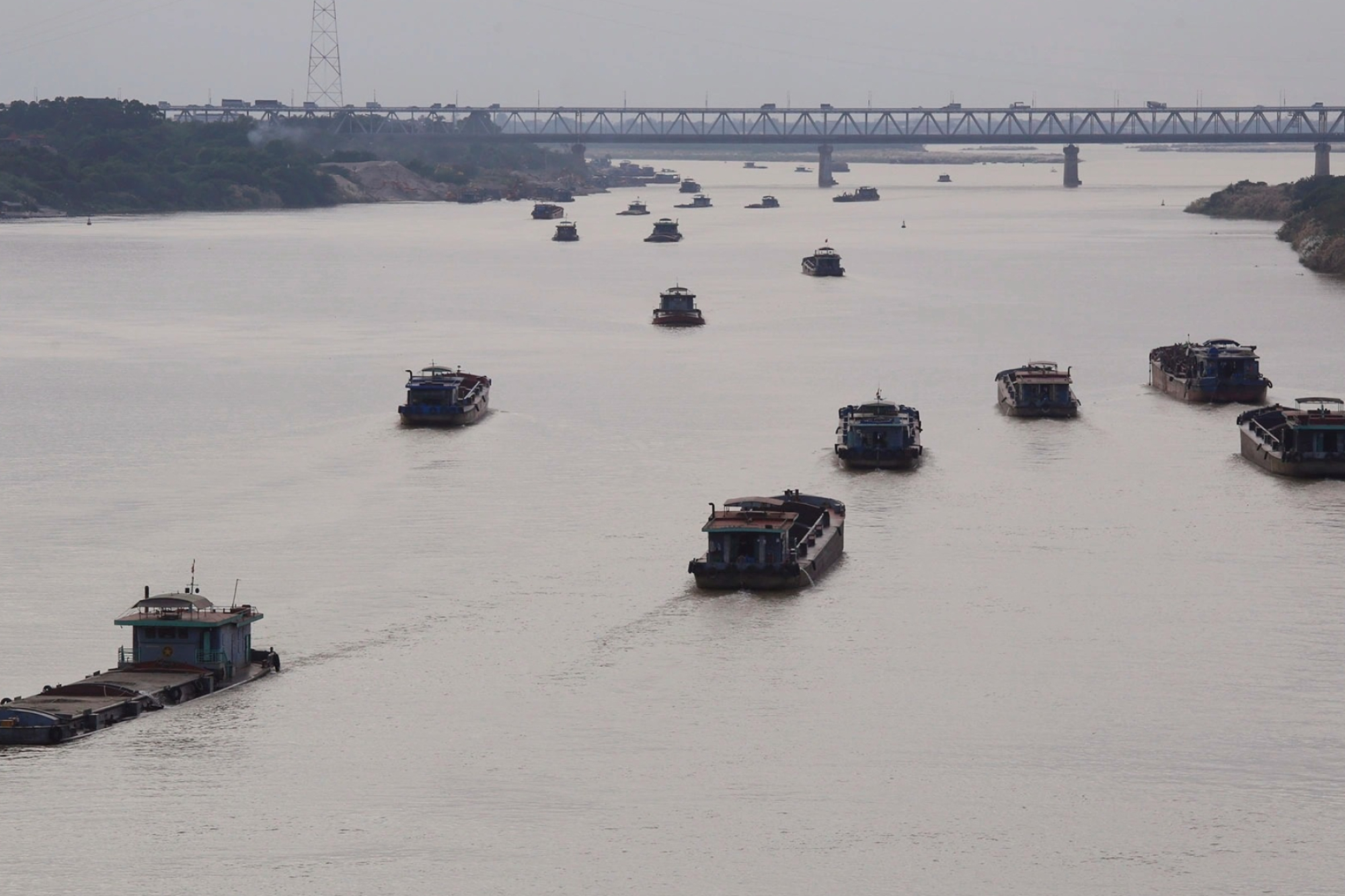 Boats like looms, Red river winding, Hanoi breaking news, Latest world news updates, 2000x1340 HD Desktop