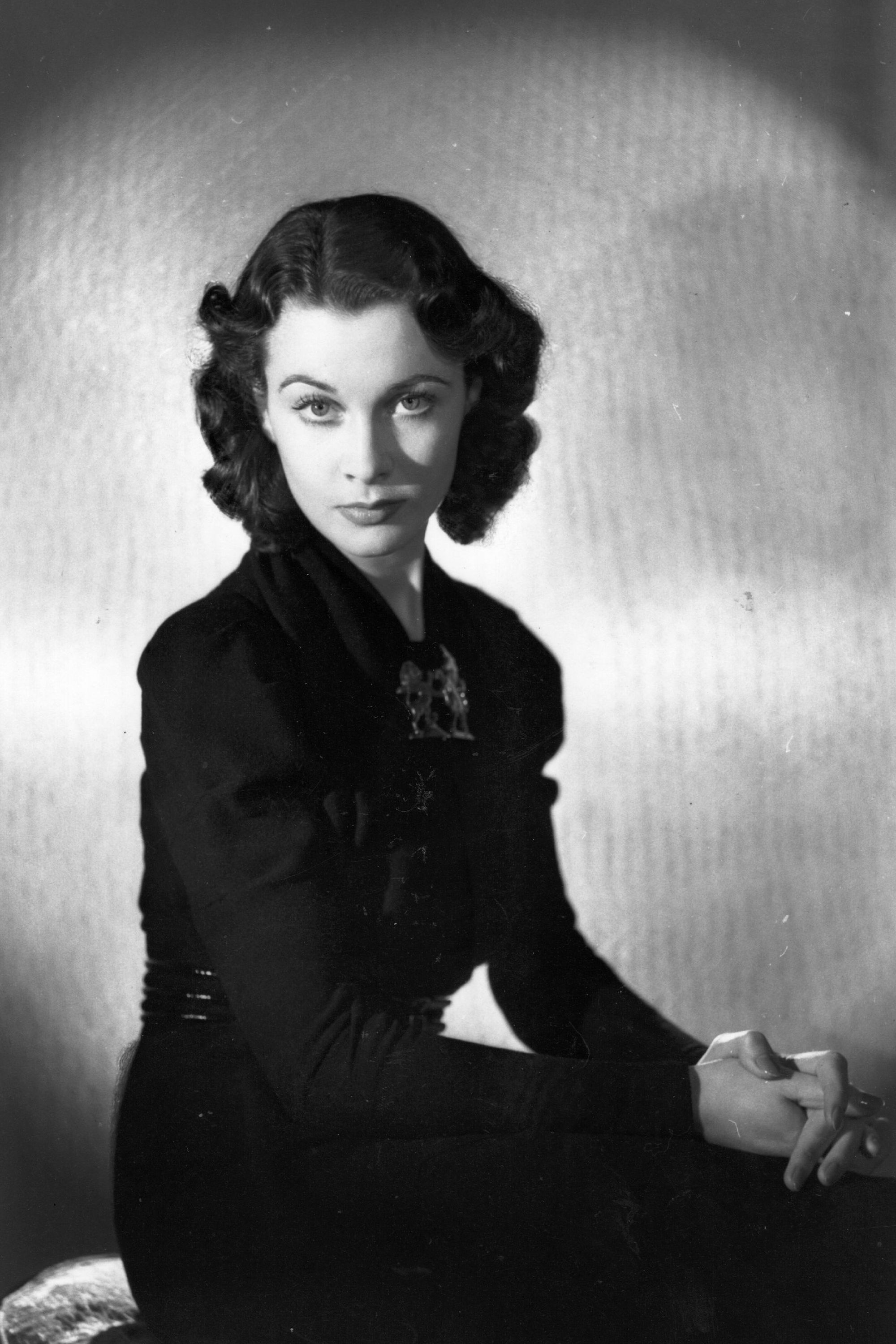Vivien Leigh, Iconic images, Hollywood actress, Classic movies, 2000x3000 HD Phone