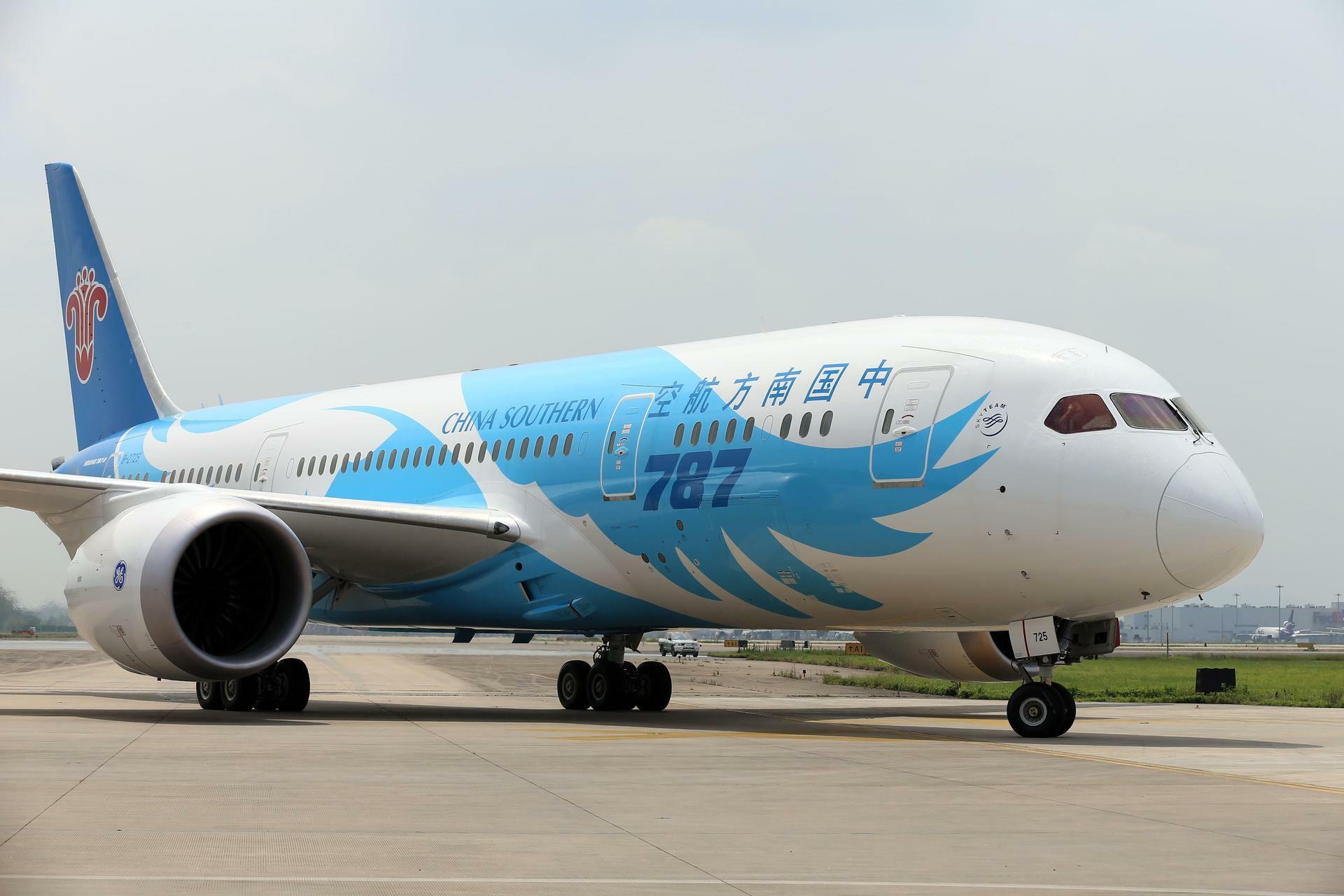 China Southern Airlines, Dreamliner defects, New batteries, Travel problems, 1920x1280 HD Desktop