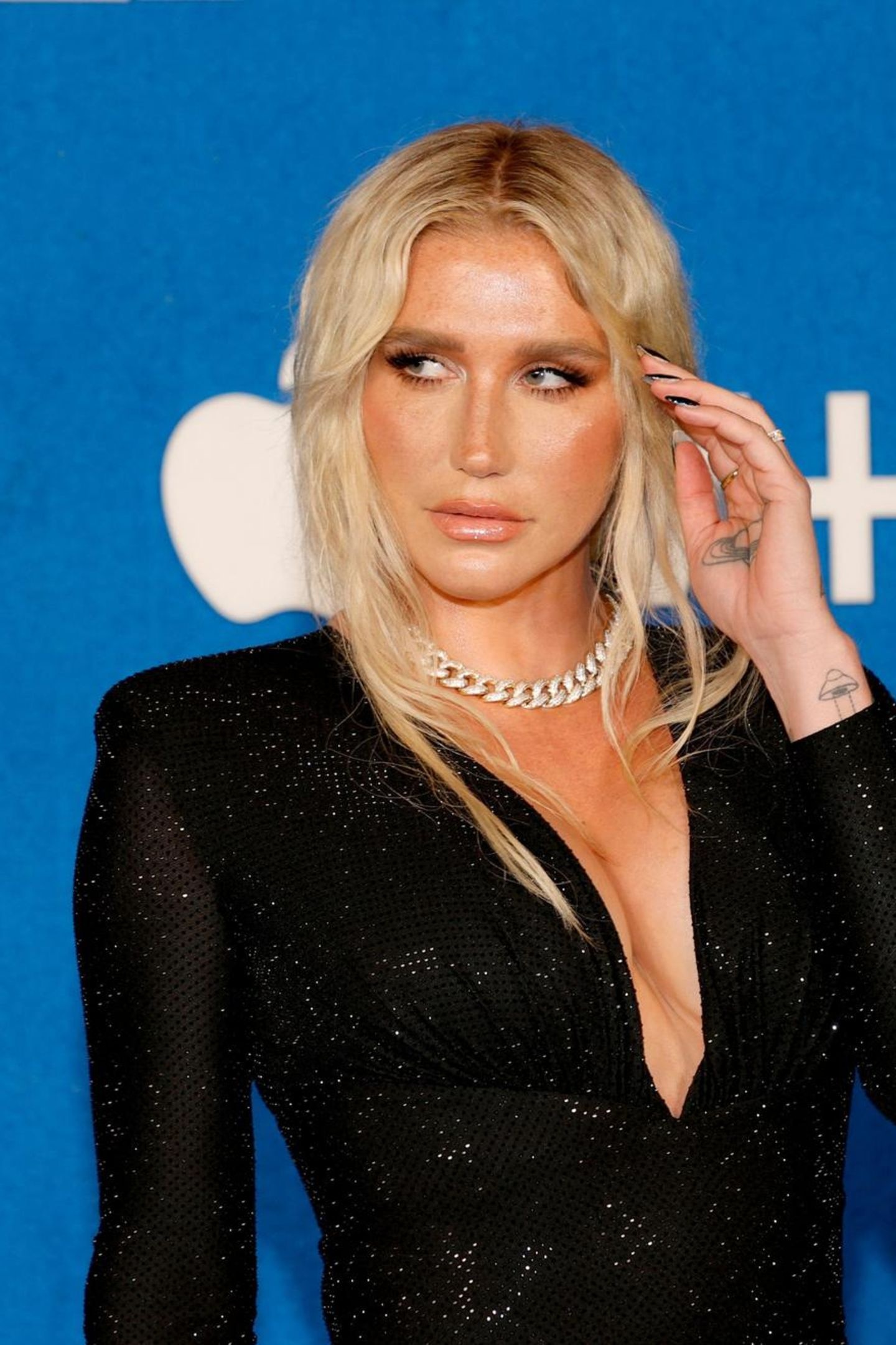 Kesha: A star's profile, Latest news, Captivating images, 1440x2160 HD Handy