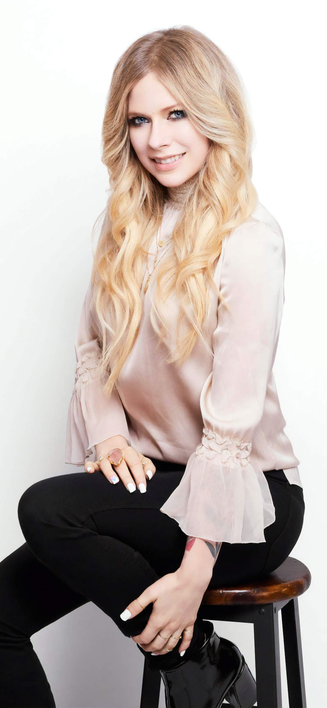 Avril Lavigne, Cosmopolitan Japan, High-definition wallpaper, Musical charm, 1130x2440 HD Phone