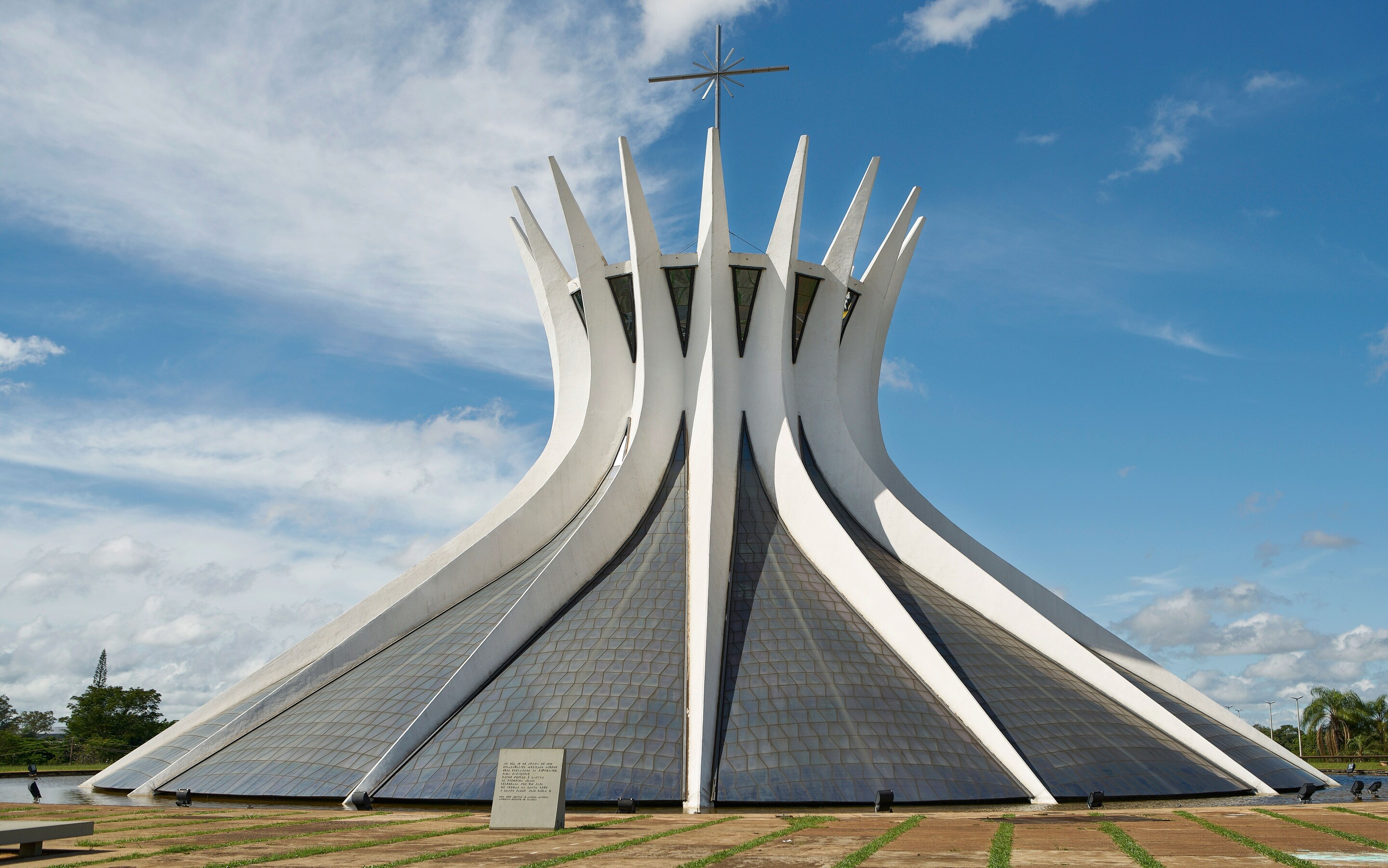 Cathedral of Brasilia, Unusual places of worship, Architectural marvel, Unique spiritual experience, 2880x1810 HD Desktop