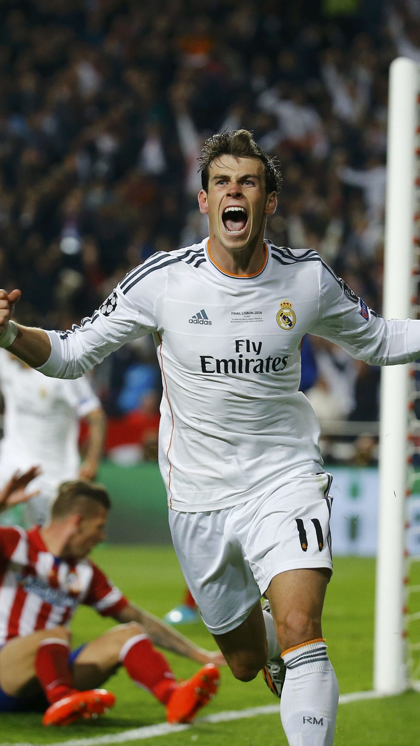 Gareth Bale: 2013–14 UEFA Champions League, Real Madrid vs. Atletico, Goal during the extra time of the final game. 1440x2560 HD Background.