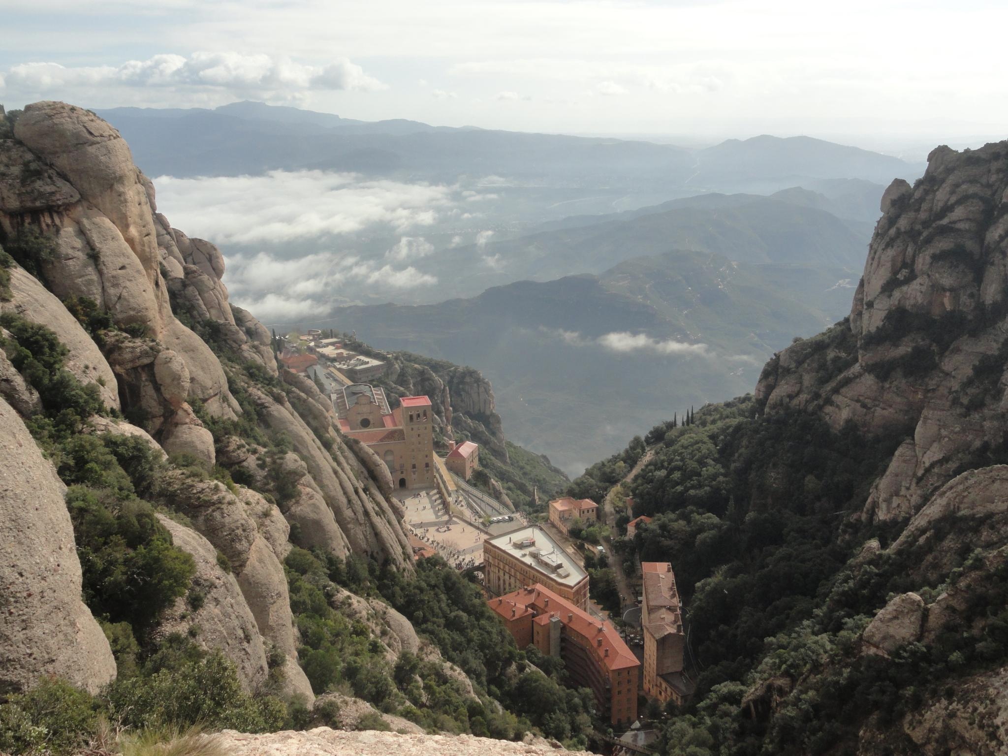 Montserrat, Hiking trails, Marganell, Outdoor activities, 2050x1540 HD Desktop