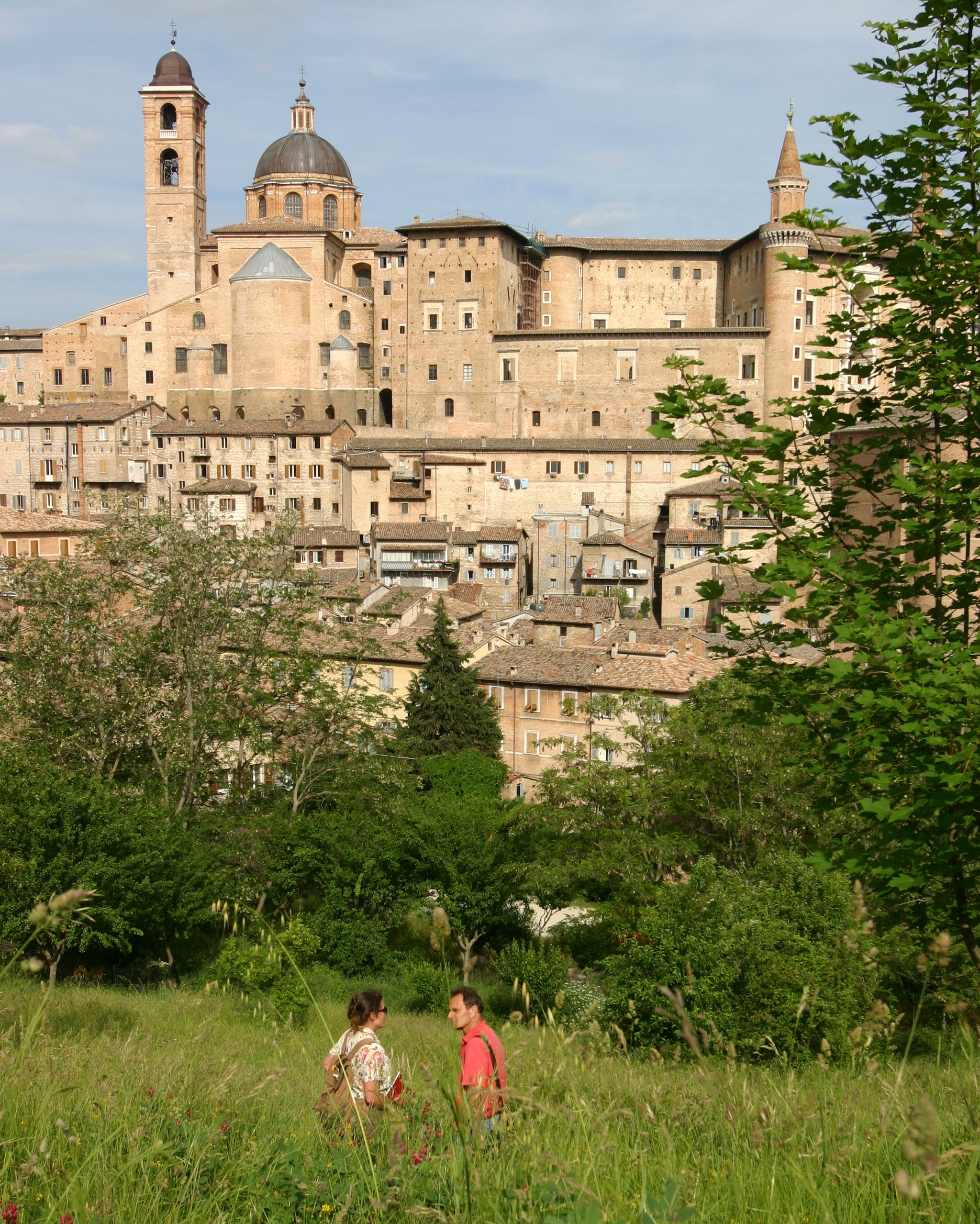 Walking in Le Marche, Italy, ATG Oxford, 2050x2560 HD Handy