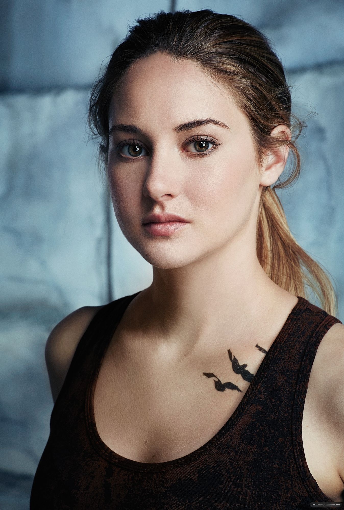 Shailene Woodley, The Divergent series, Captivating novels, Compelling world-building, 1350x2000 HD Phone